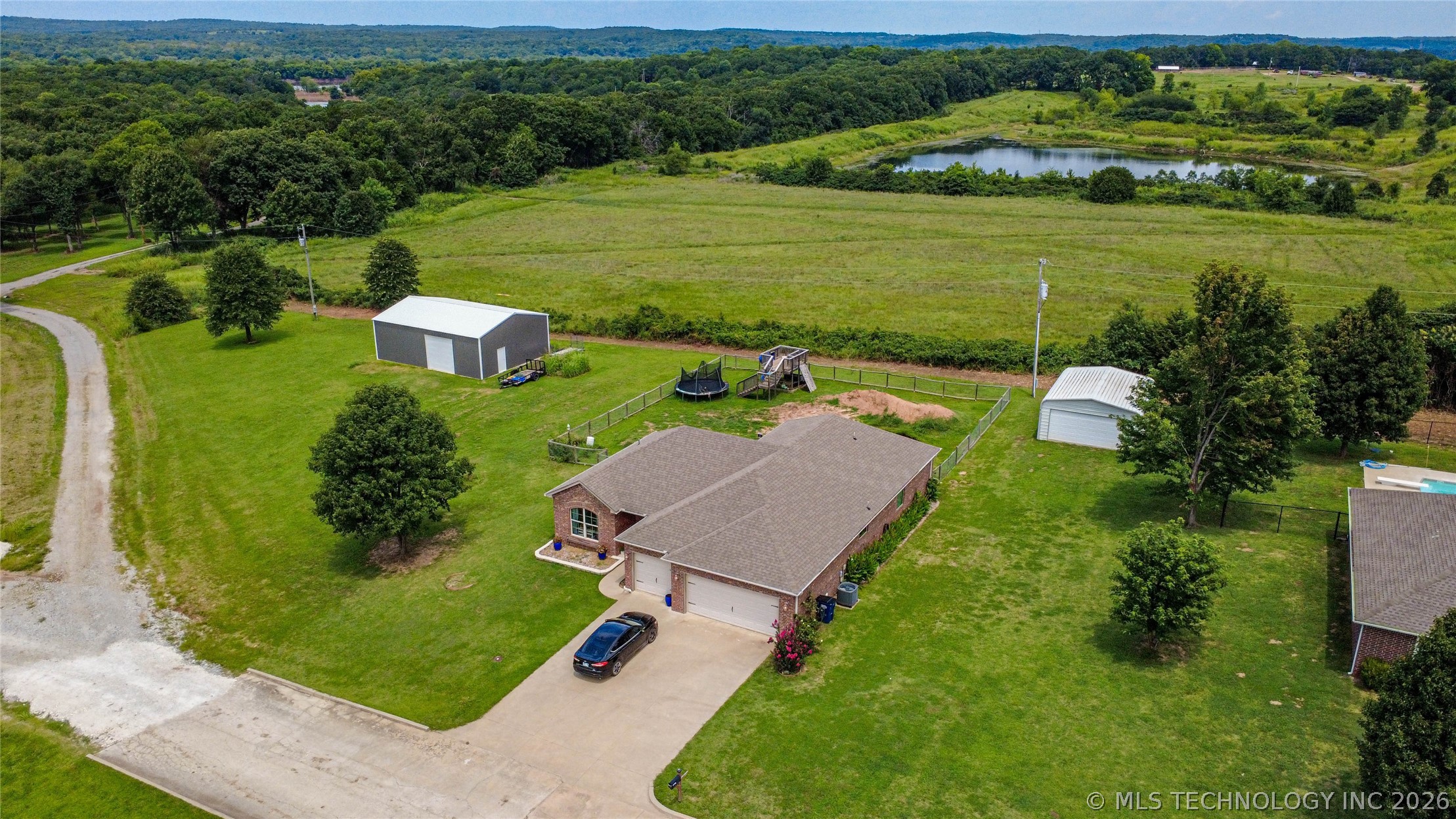 1431 Crestview Drive Property Photo 2