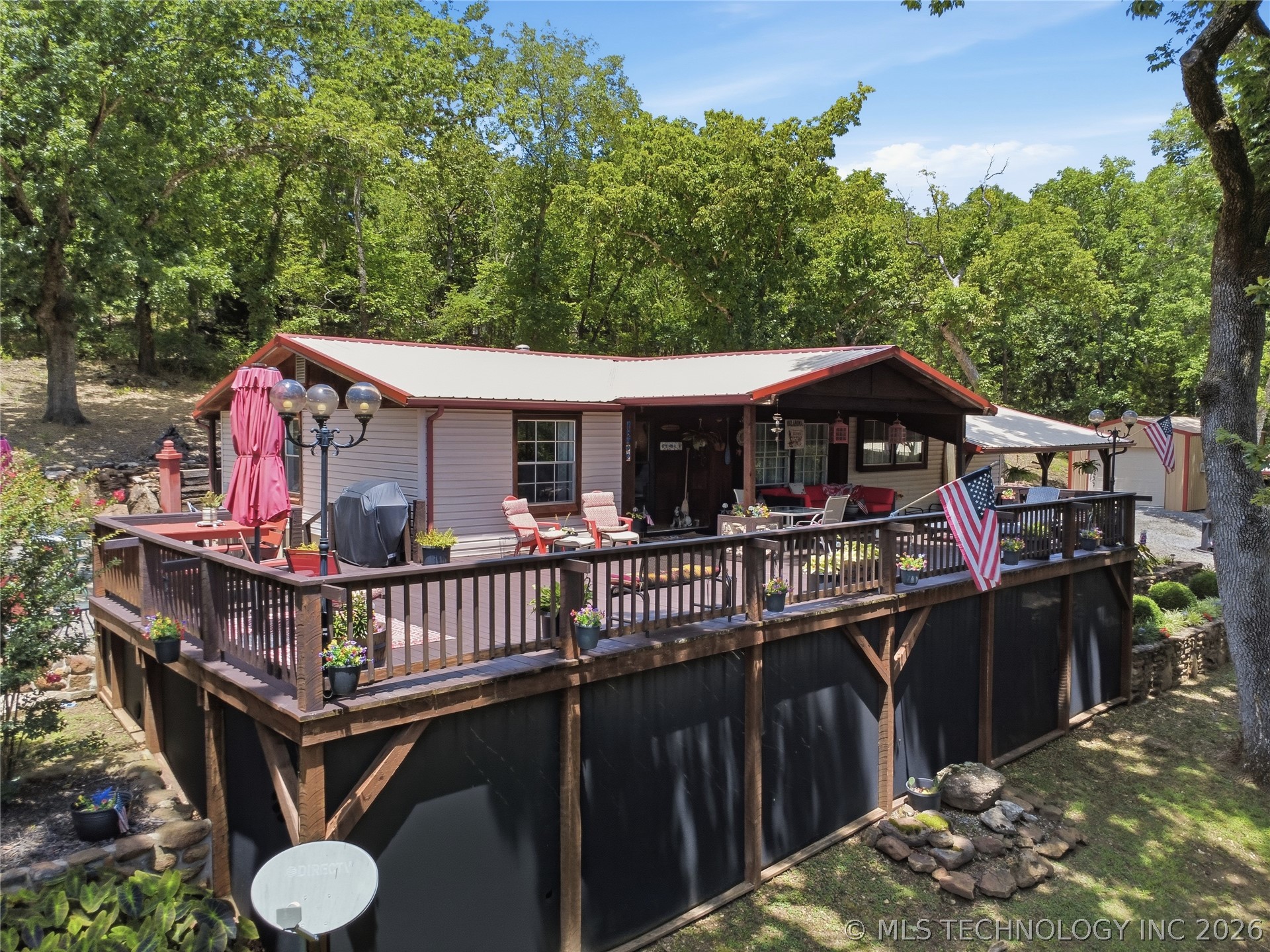 18422 W Lakewood Drive Property Photo 1