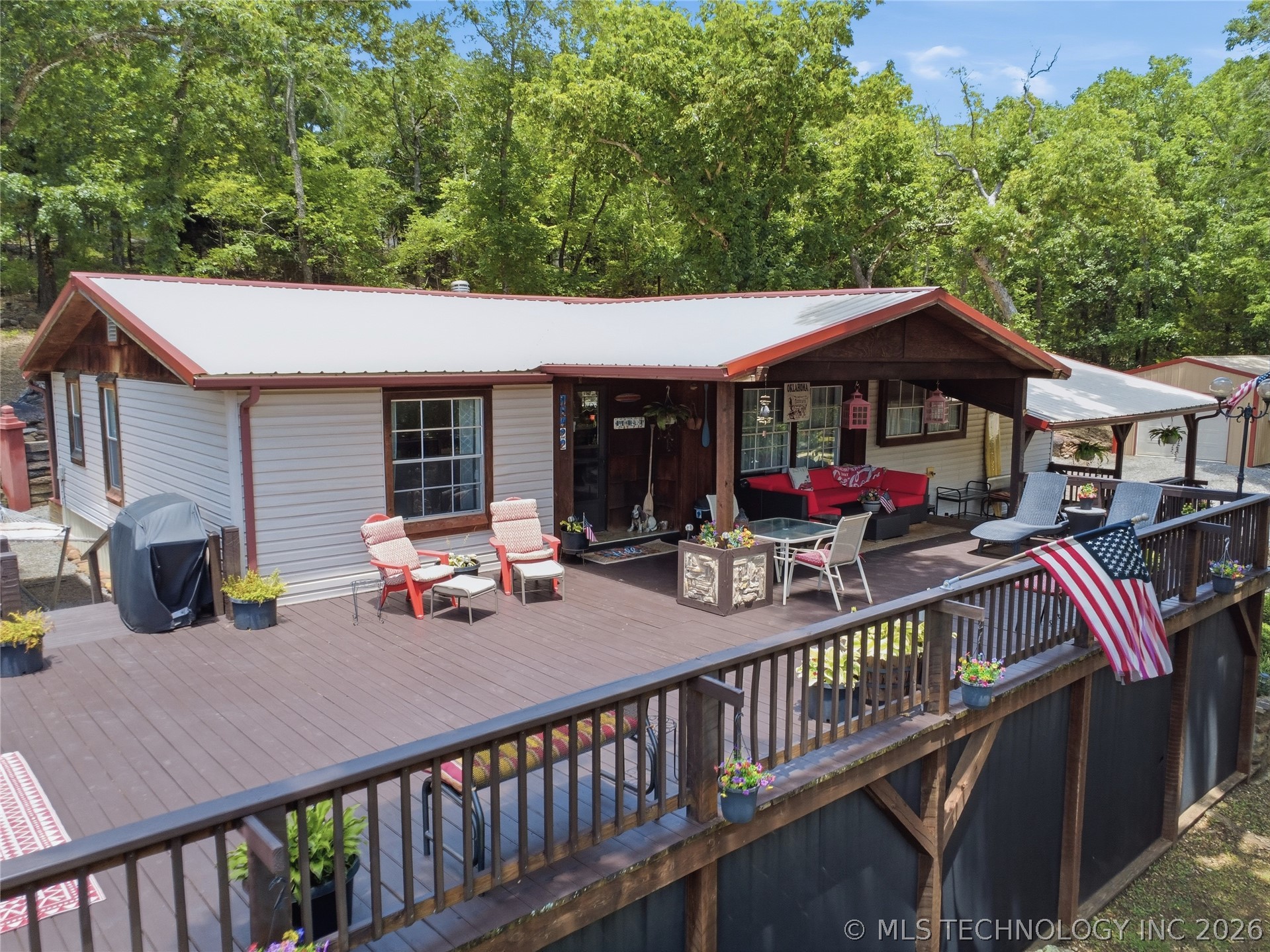 18422 W Lakewood Drive Property Photo 1