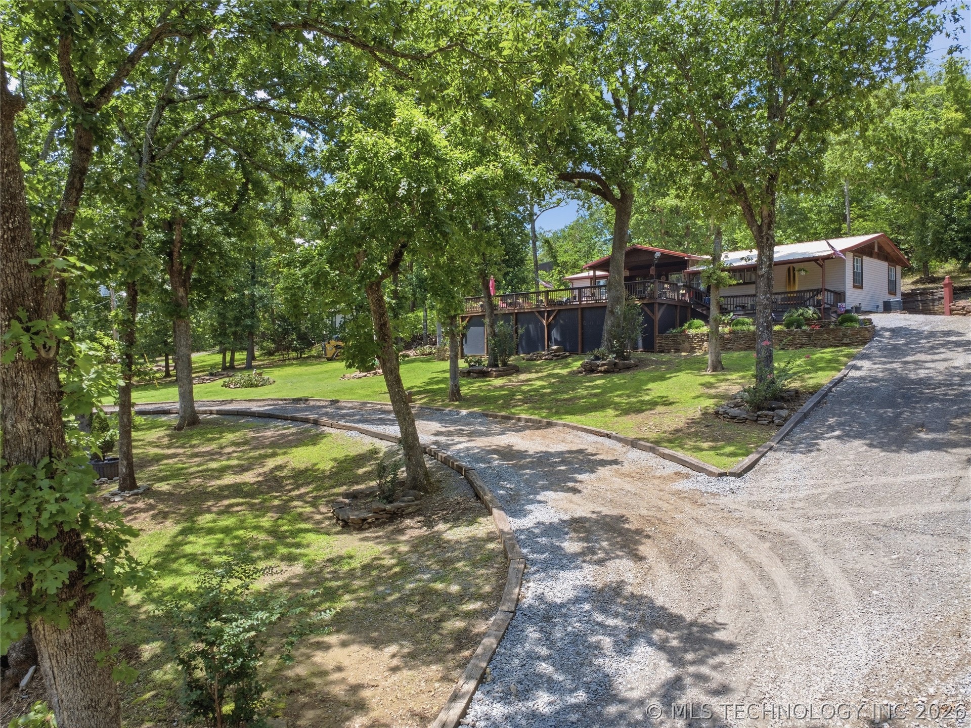 18422 W Lakewood Drive Property Photo 4