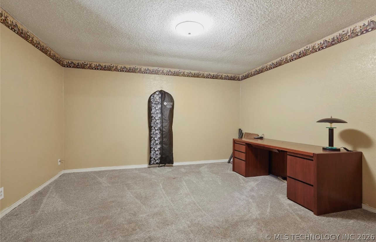 27208 E 41st Street S Property Photo 11