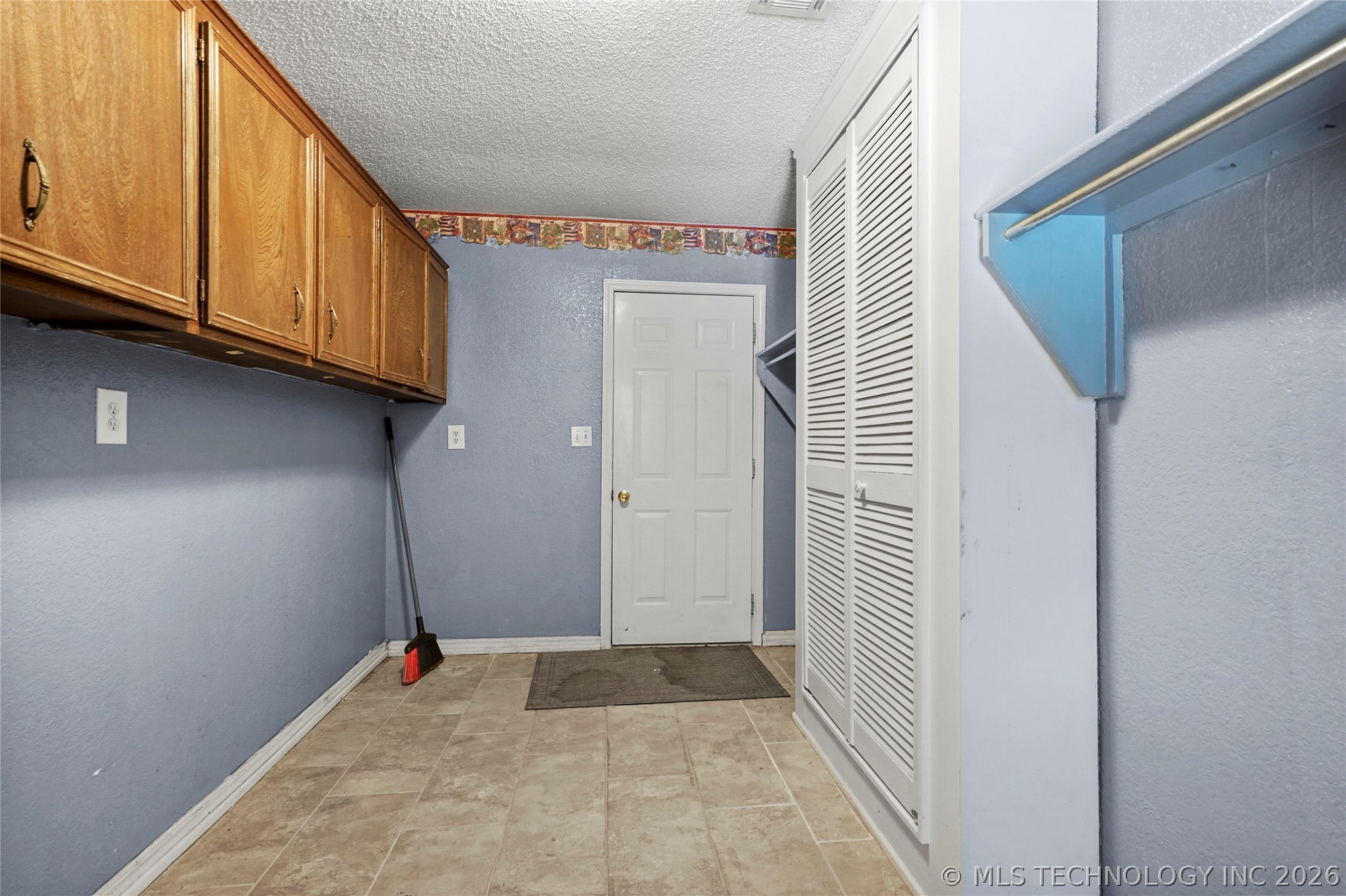 27208 E 41st Street S Property Photo 13