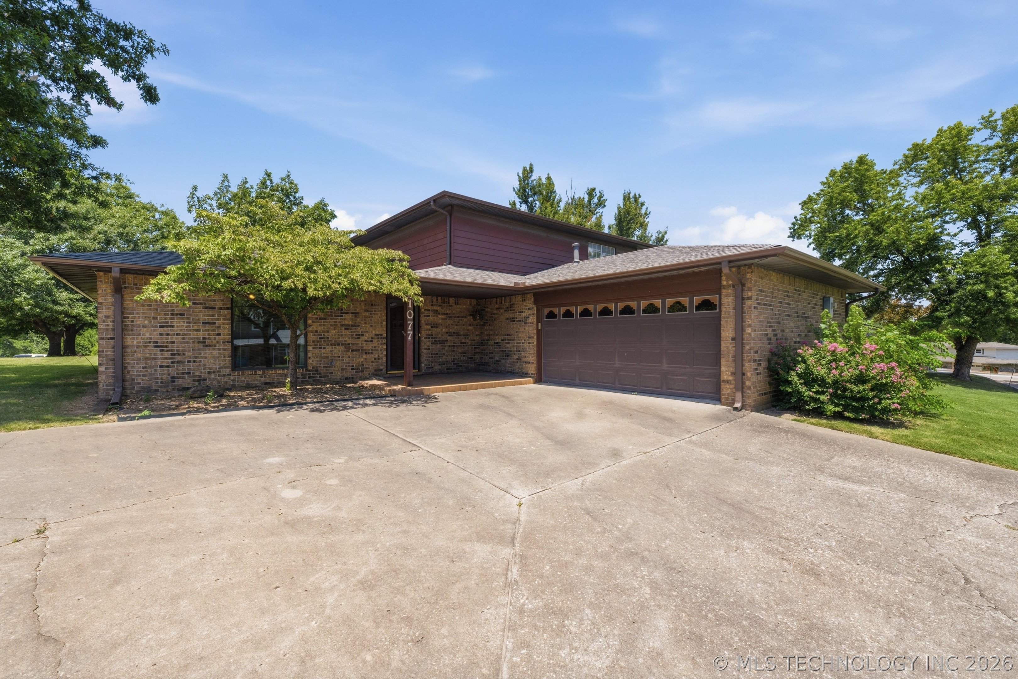 1077 Rolling Meadows Property Photo