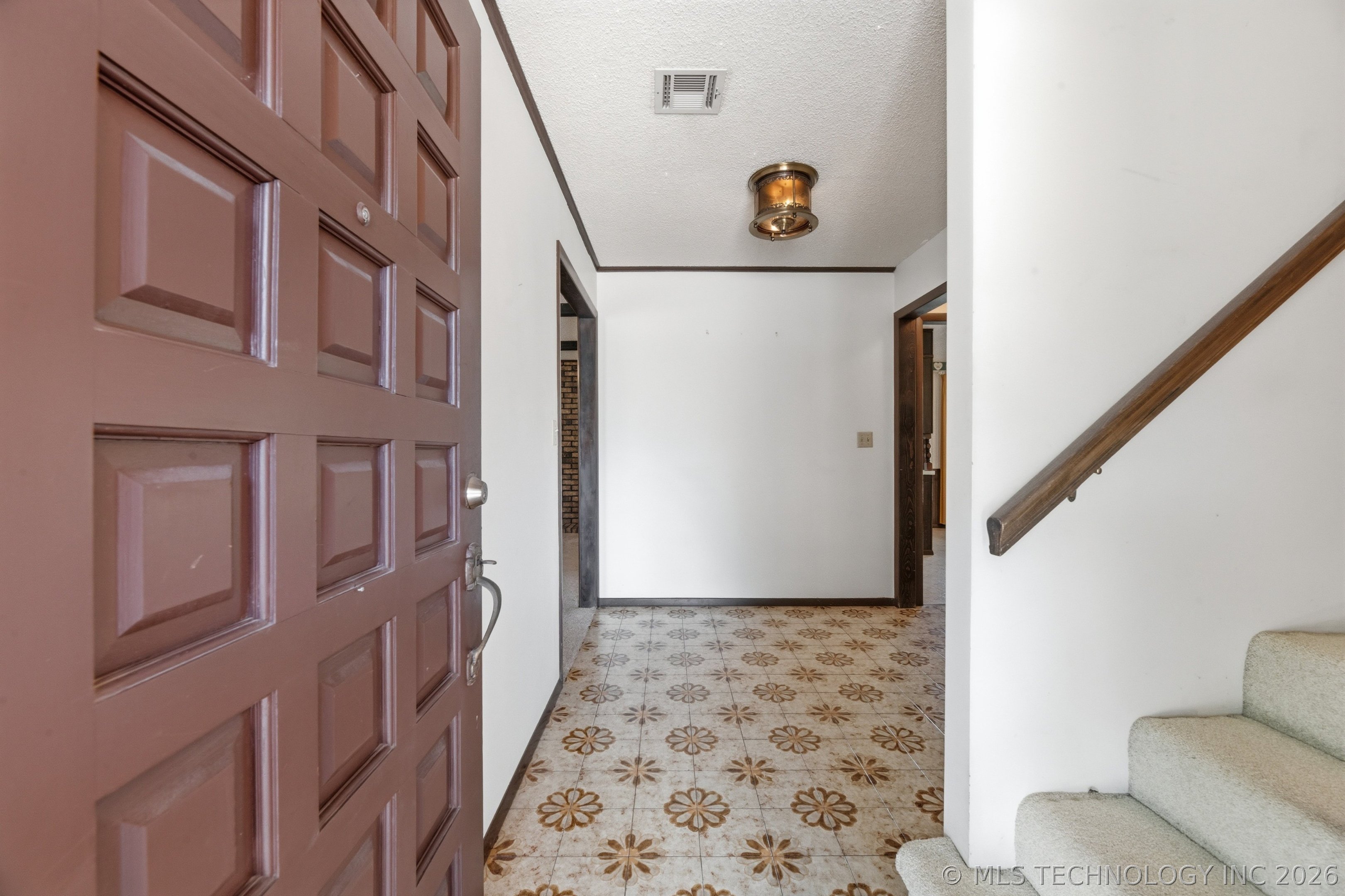 1077 Rolling Meadows Property Photo 2