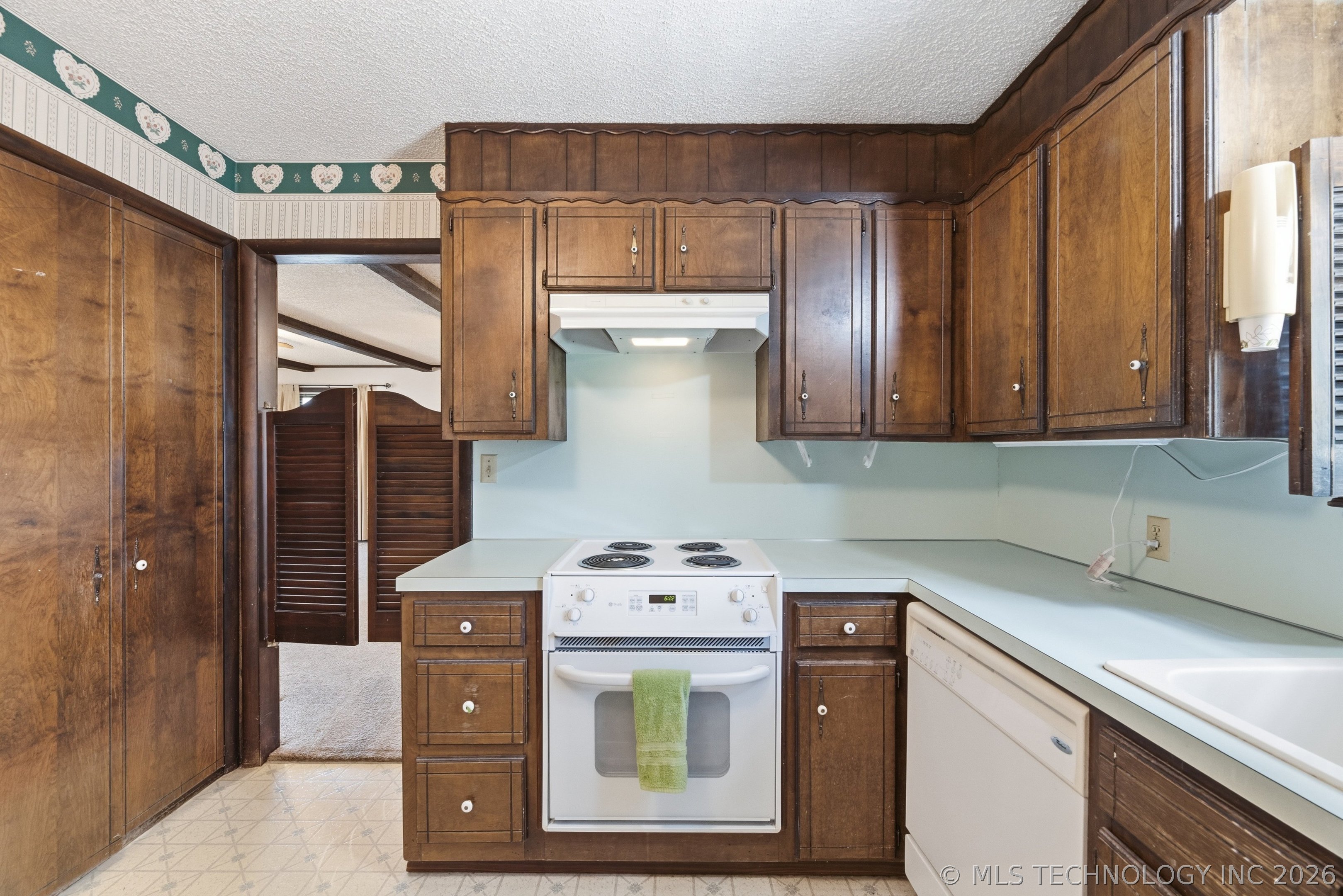 1077 Rolling Meadows Property Photo 9