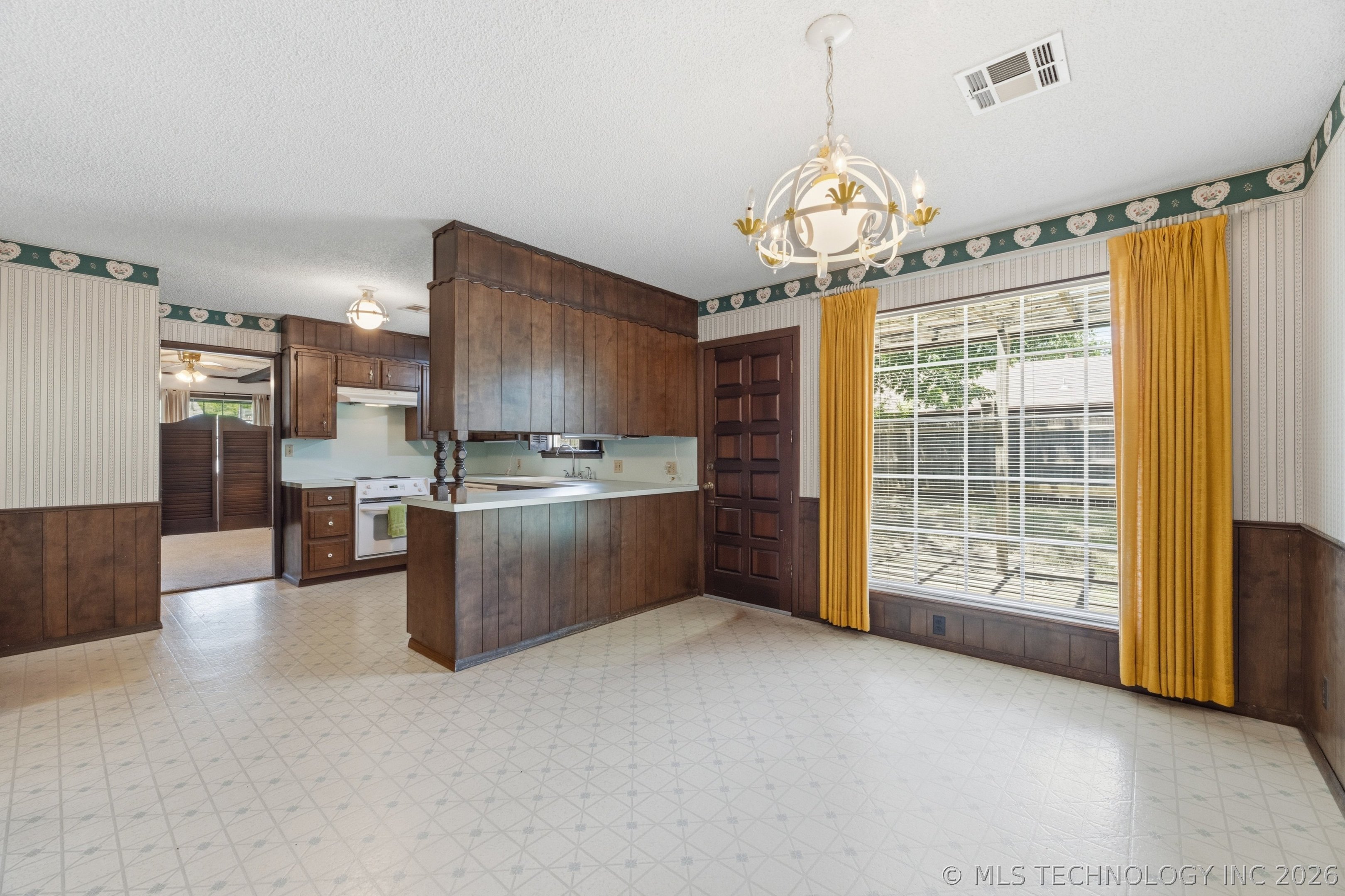 1077 Rolling Meadows Property Photo 11