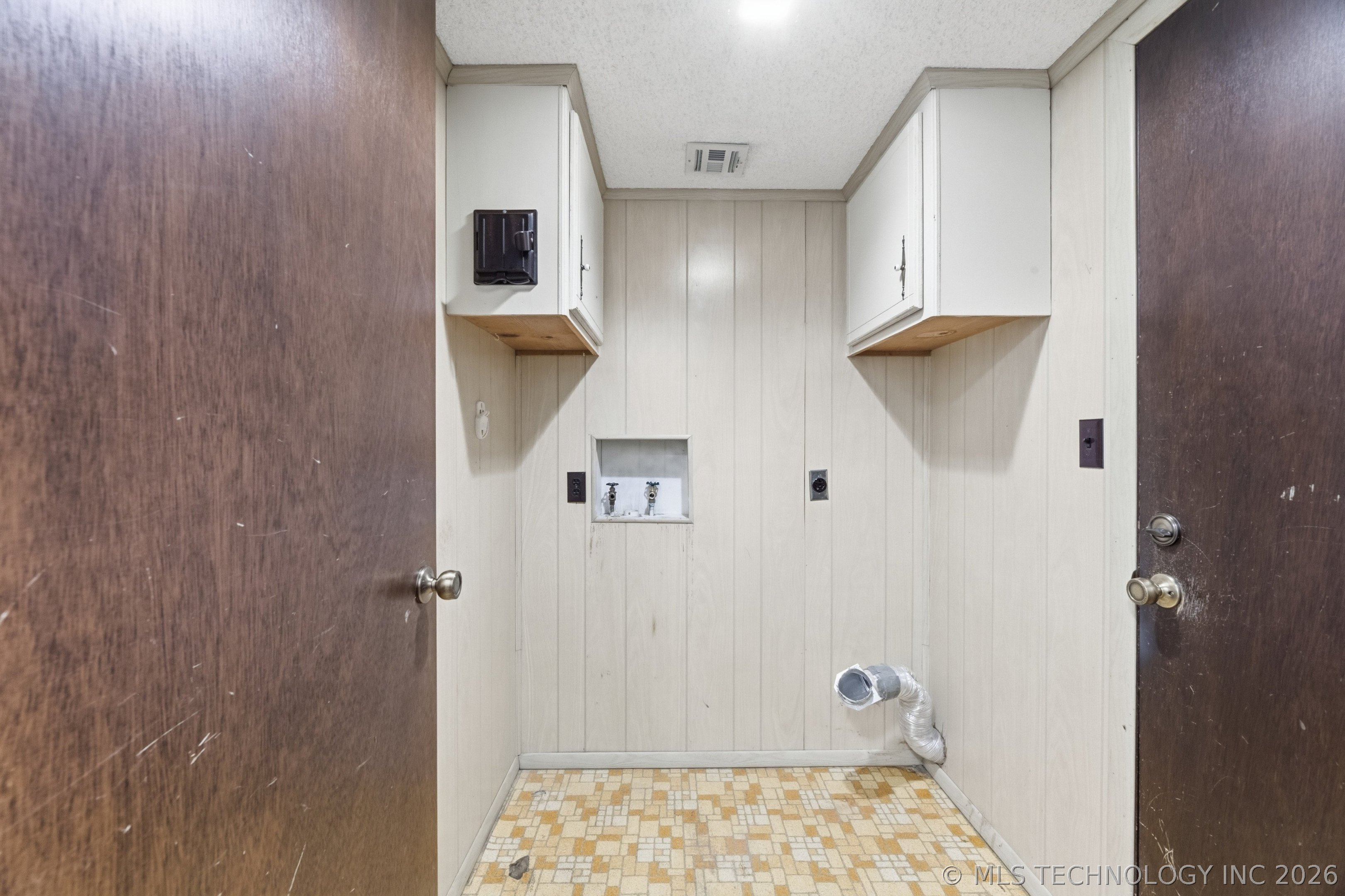 1077 Rolling Meadows Property Photo 18
