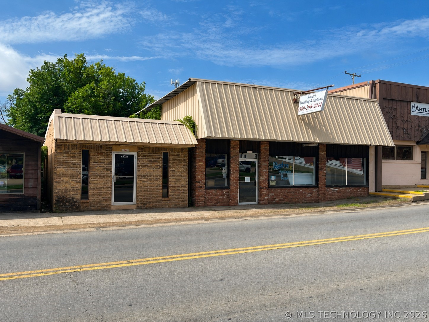 114 E Main Street Property Photo 2