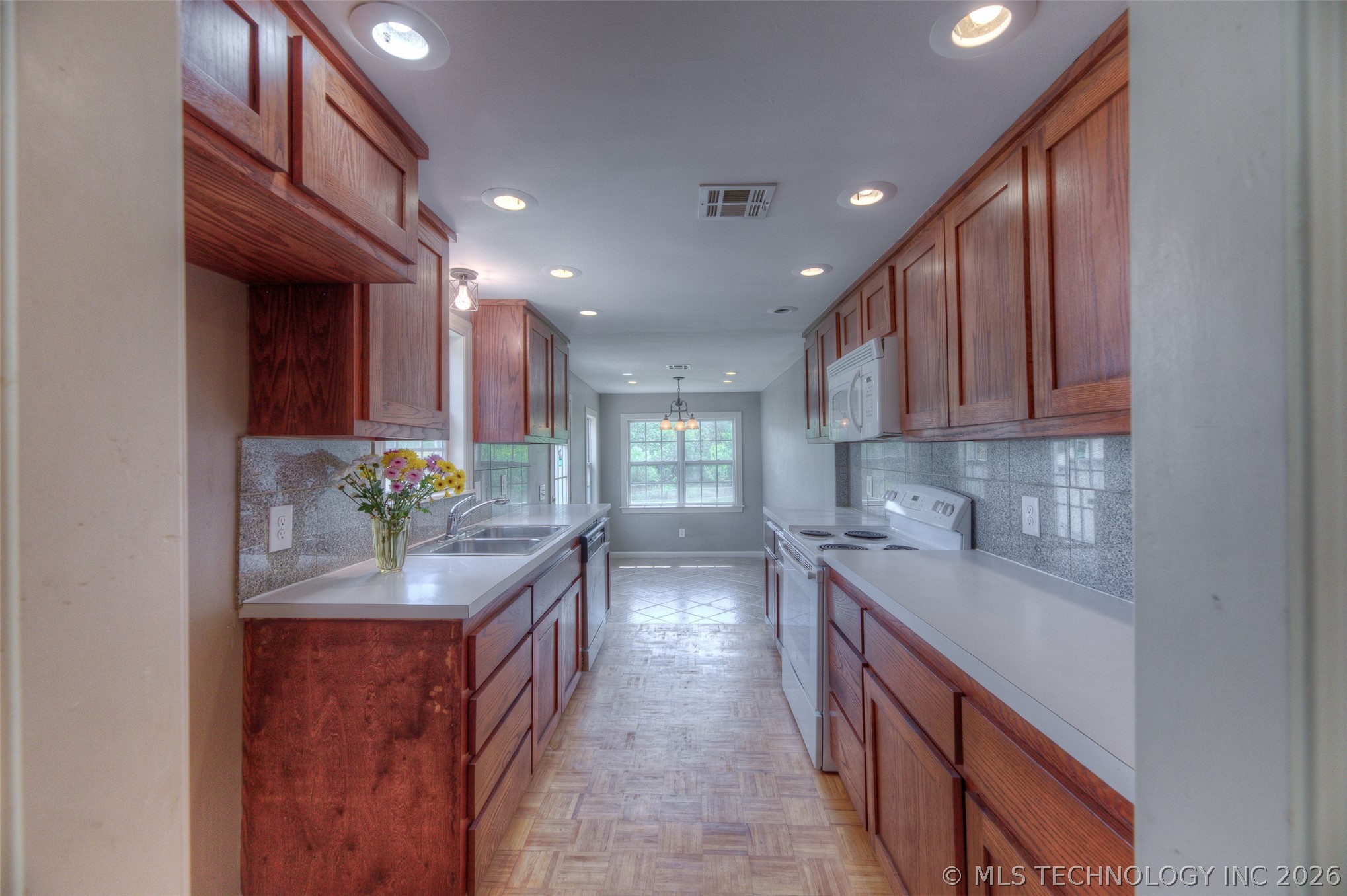 4912 S 165th West Avenue Property Photo 11