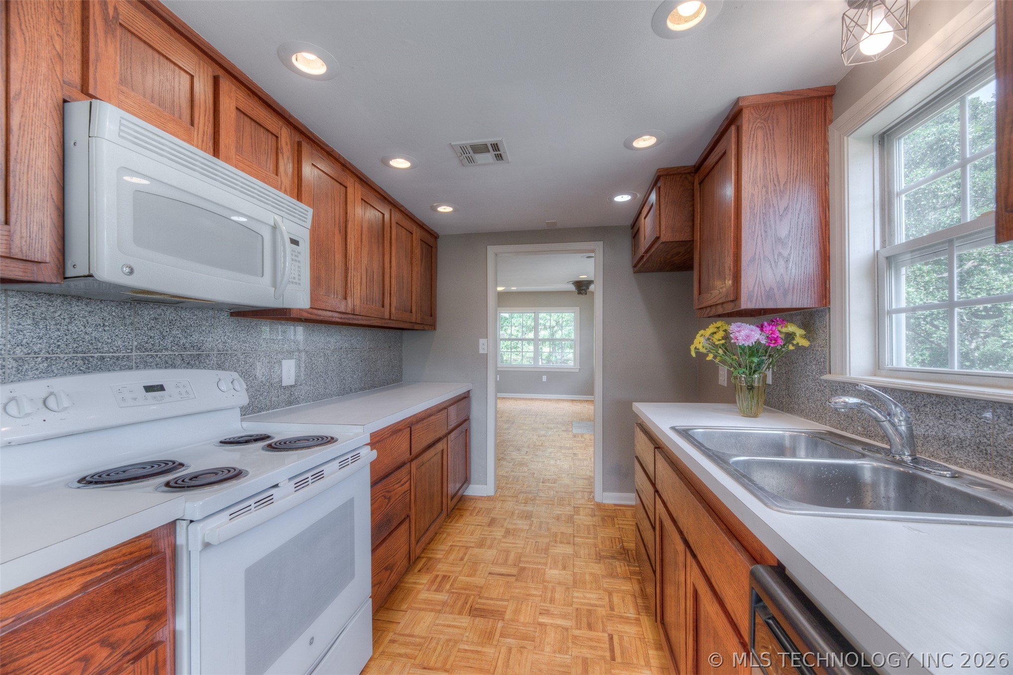 4912 S 165th West Avenue Property Photo 12