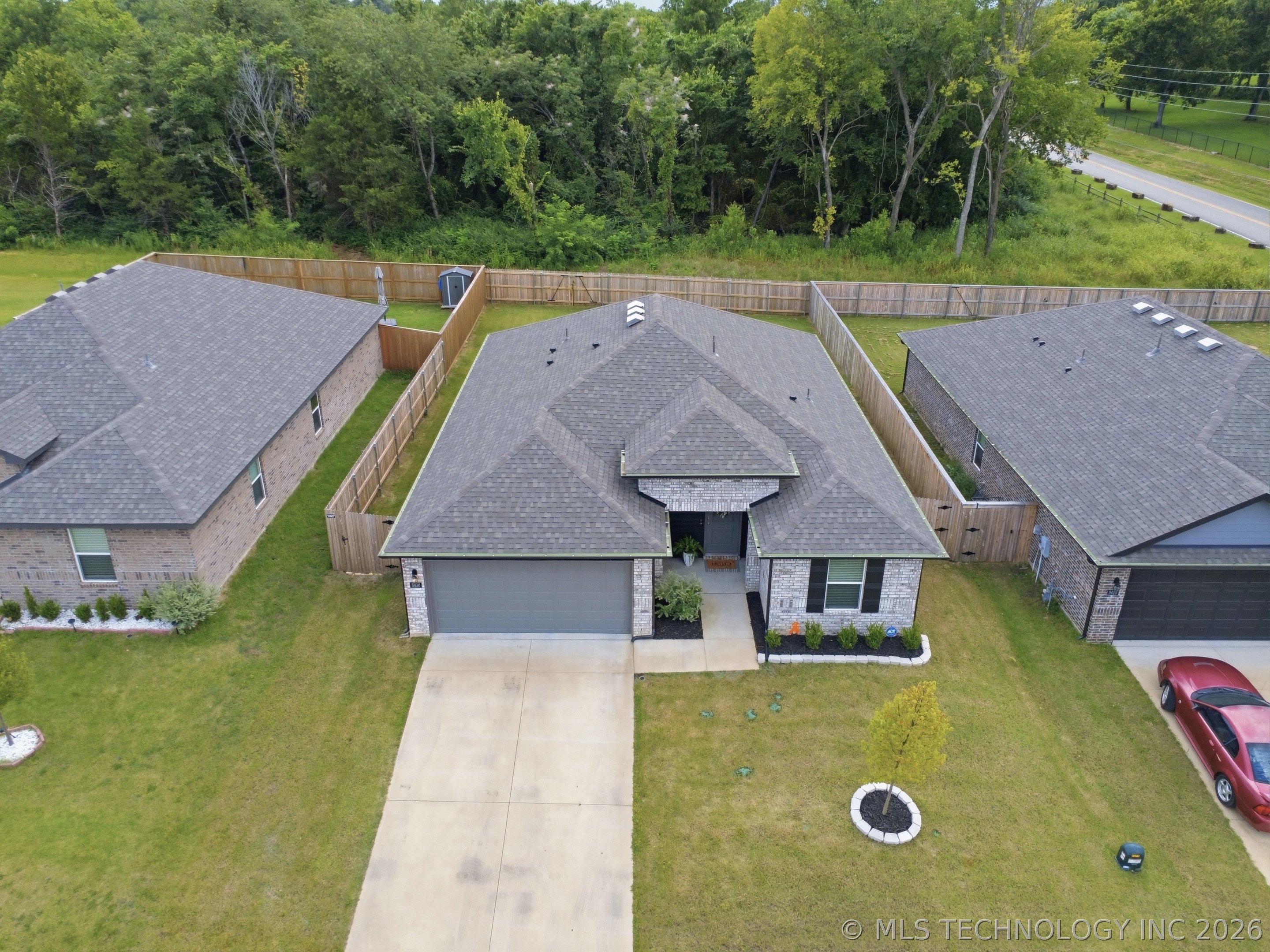 2406 W 30th Street N Property Photo 4