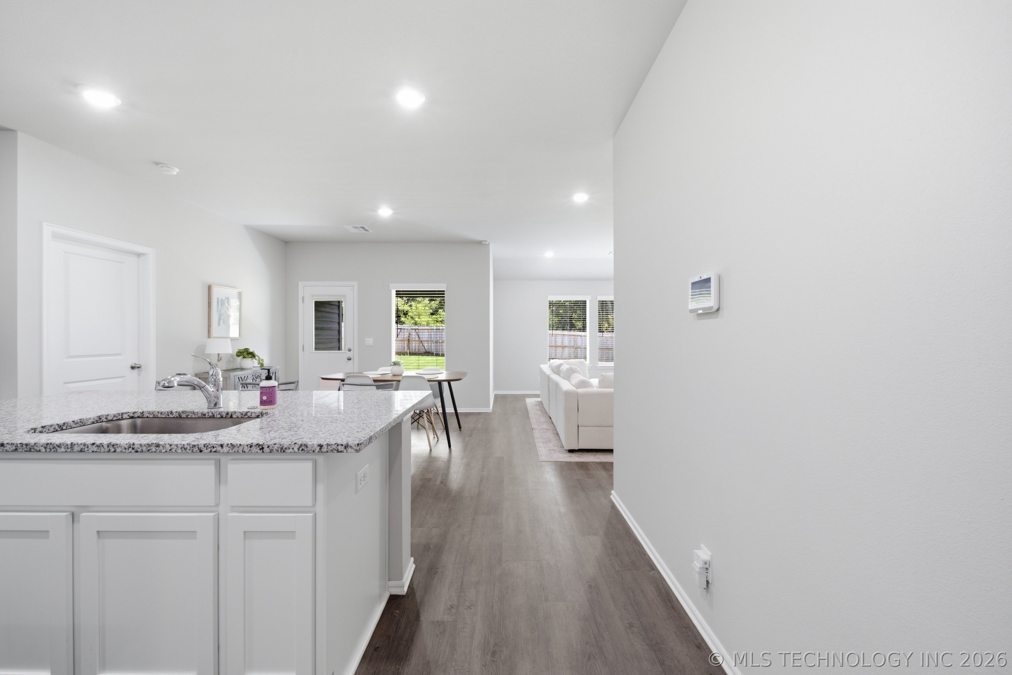 2406 W 30th Street N Property Photo 6