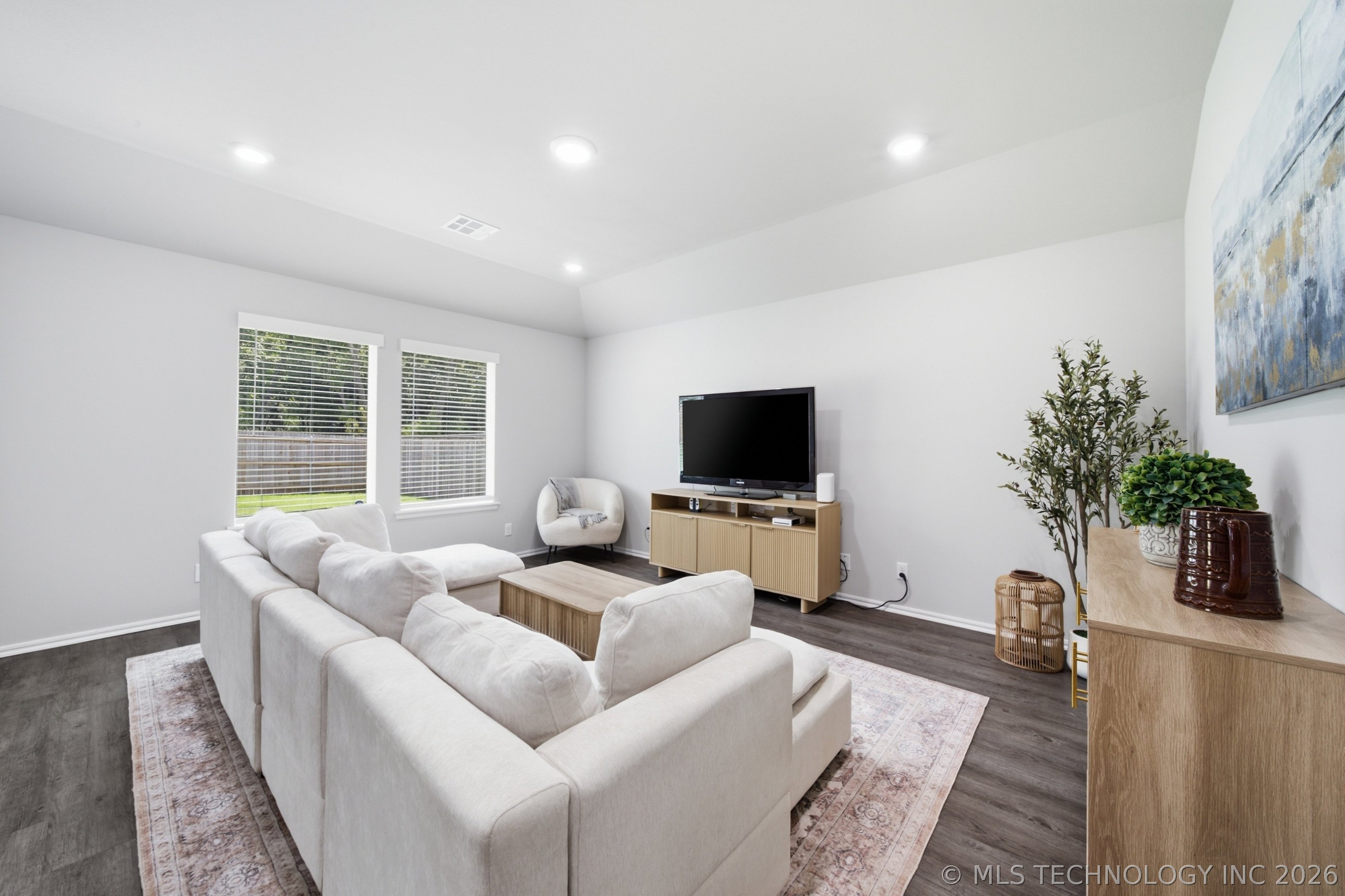2406 W 30th Street N Property Photo 9