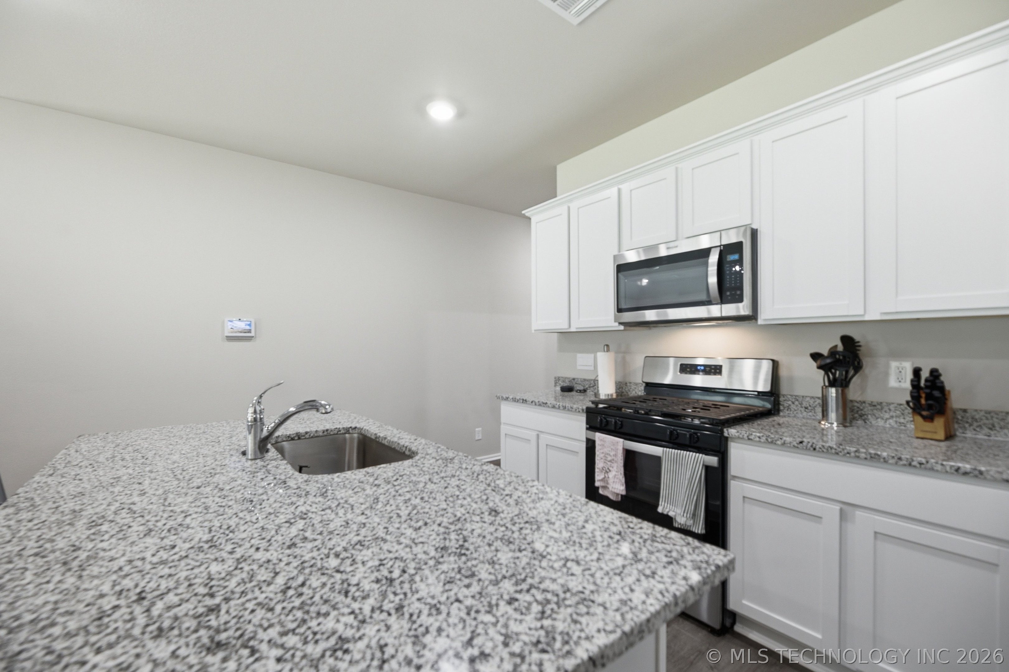2406 W 30th Street N Property Photo 50