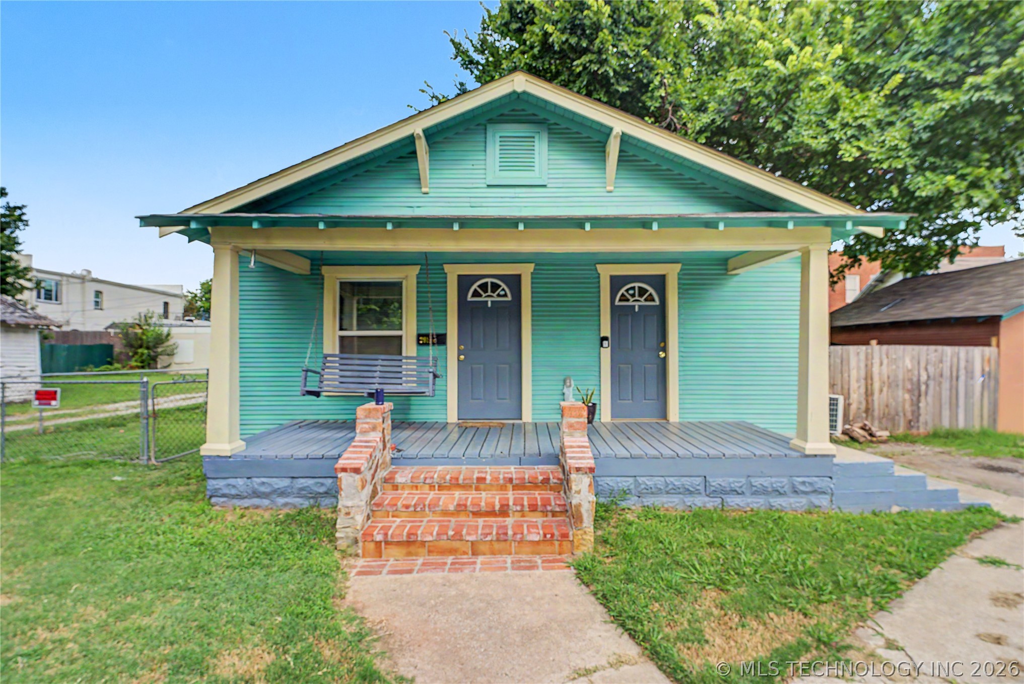 2015 E 2nd Street Property Photo 7