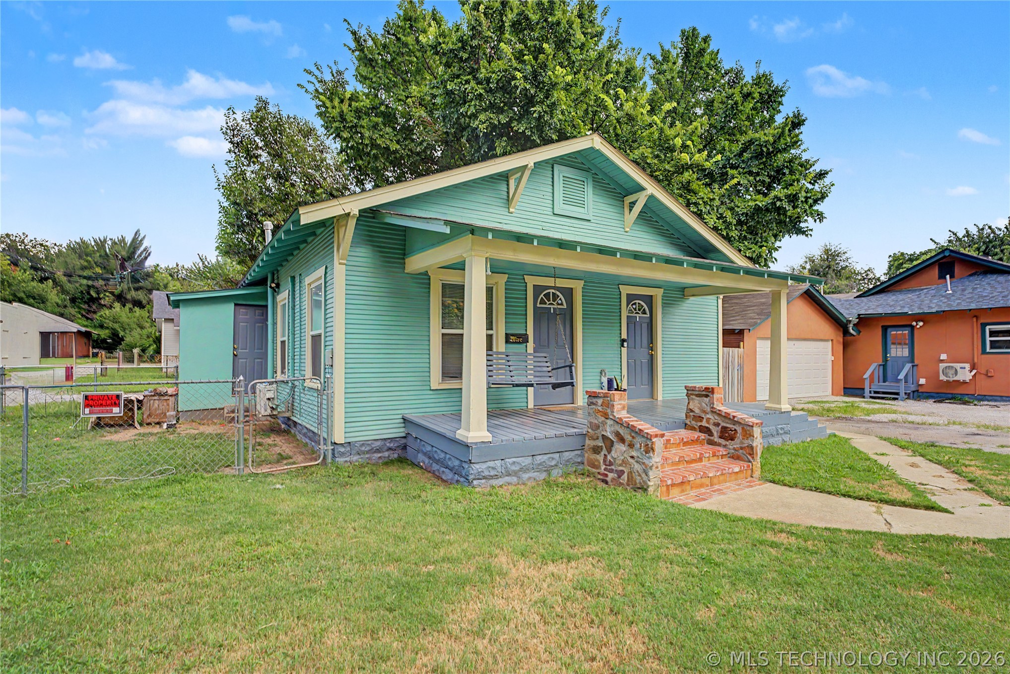 2015 E 2nd Street Property Photo 8