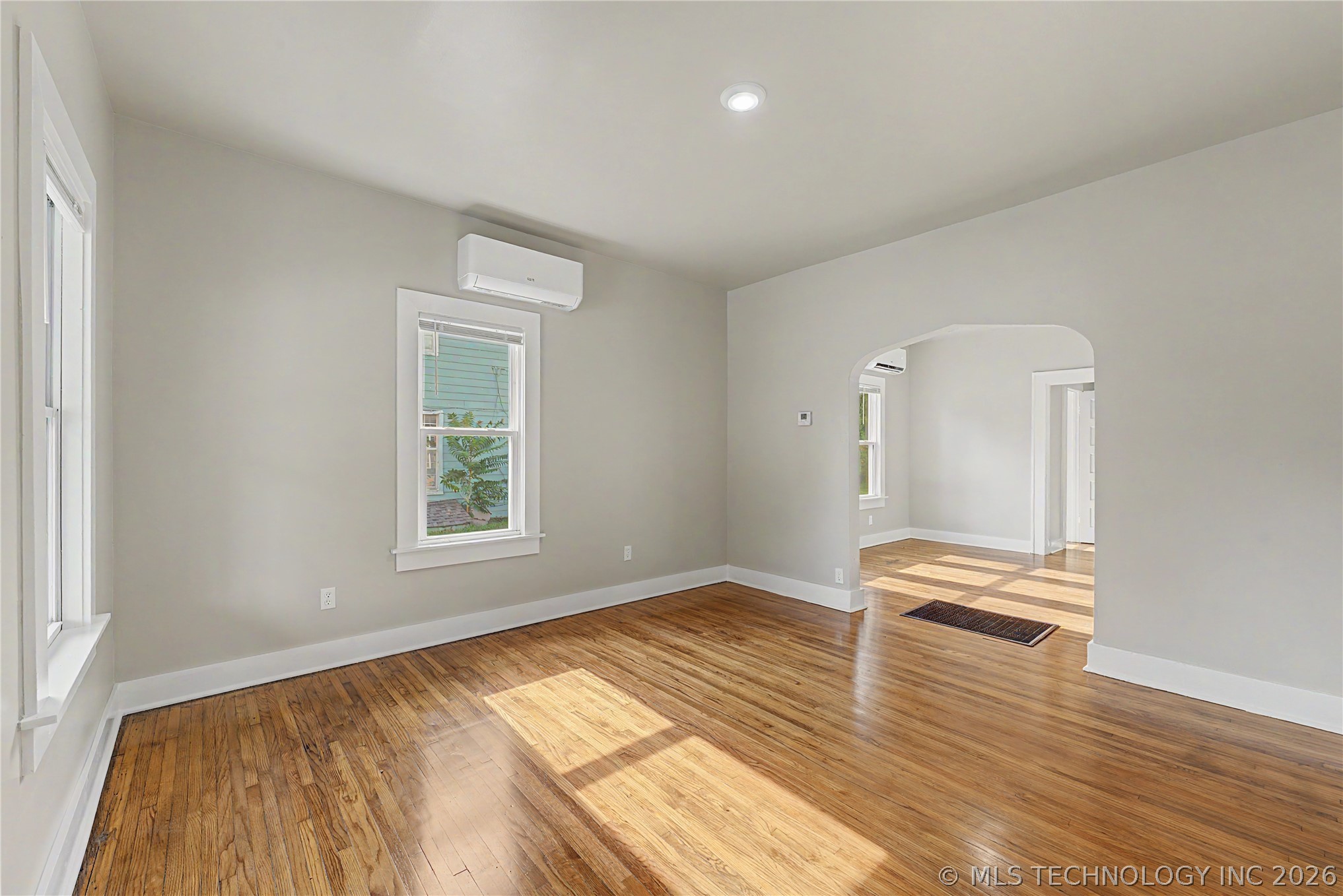 2015 E 2nd Street Property Photo 11