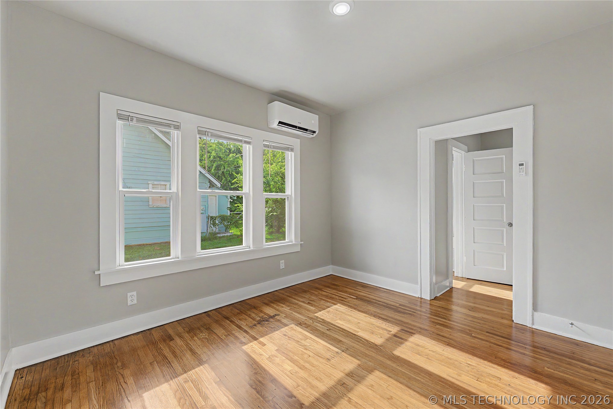 2015 E 2nd Street Property Photo 13