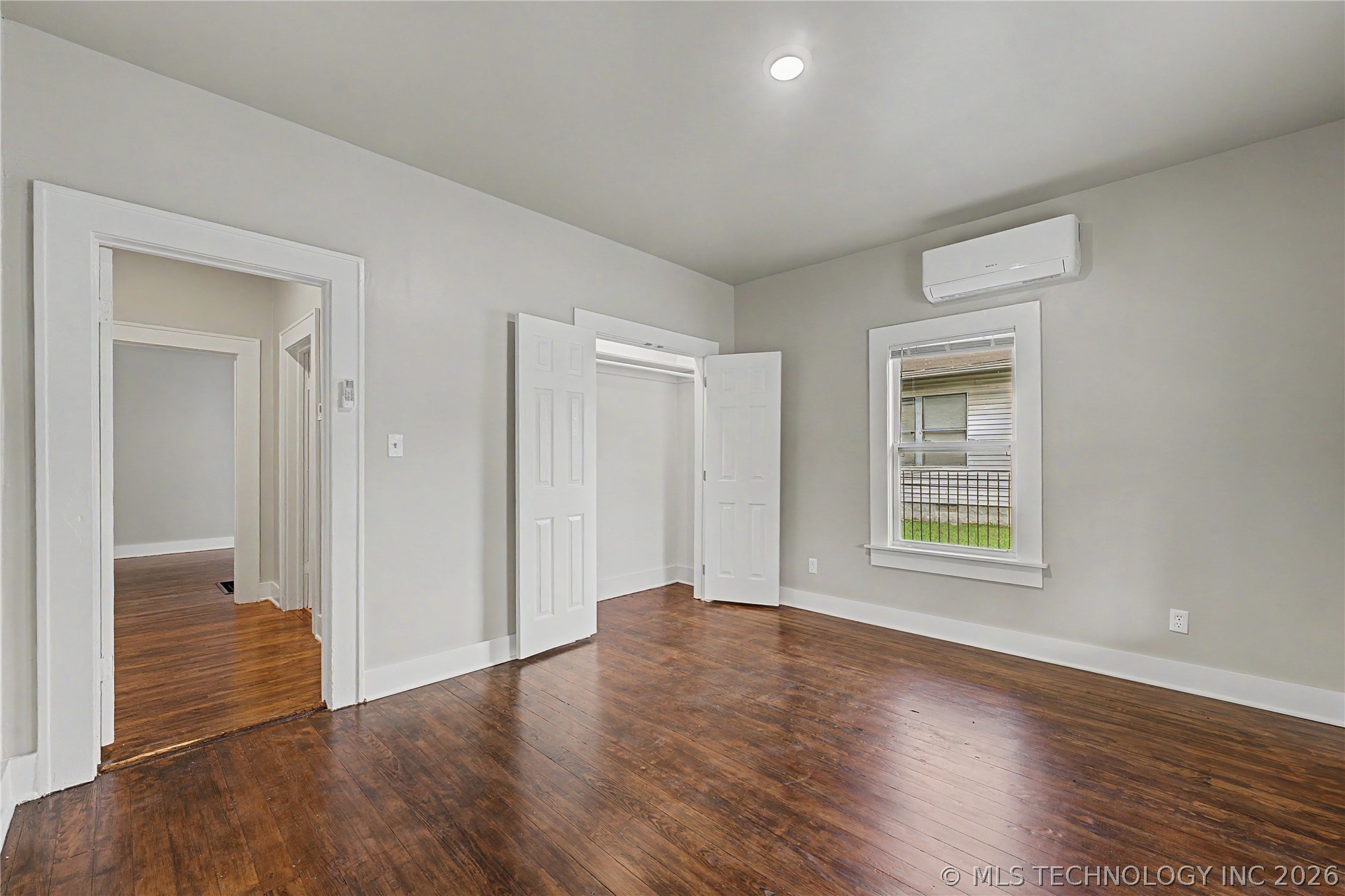 2015 E 2nd Street Property Photo 23