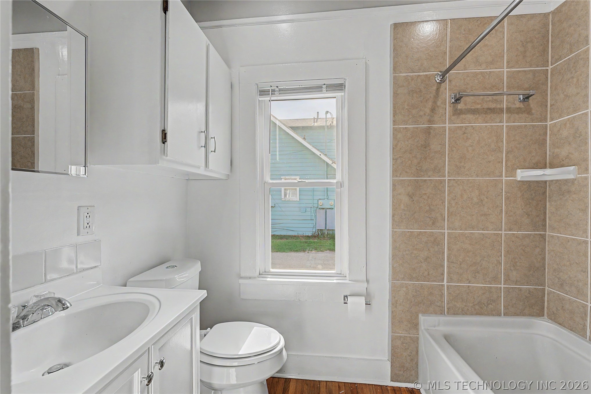 2015 E 2nd Street Property Photo 26