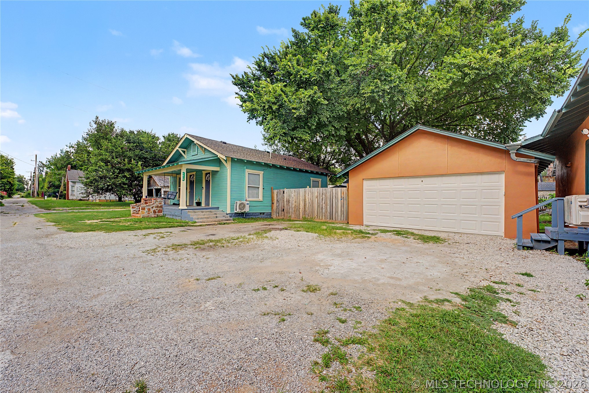 2015 E 2nd Street Property Photo 27