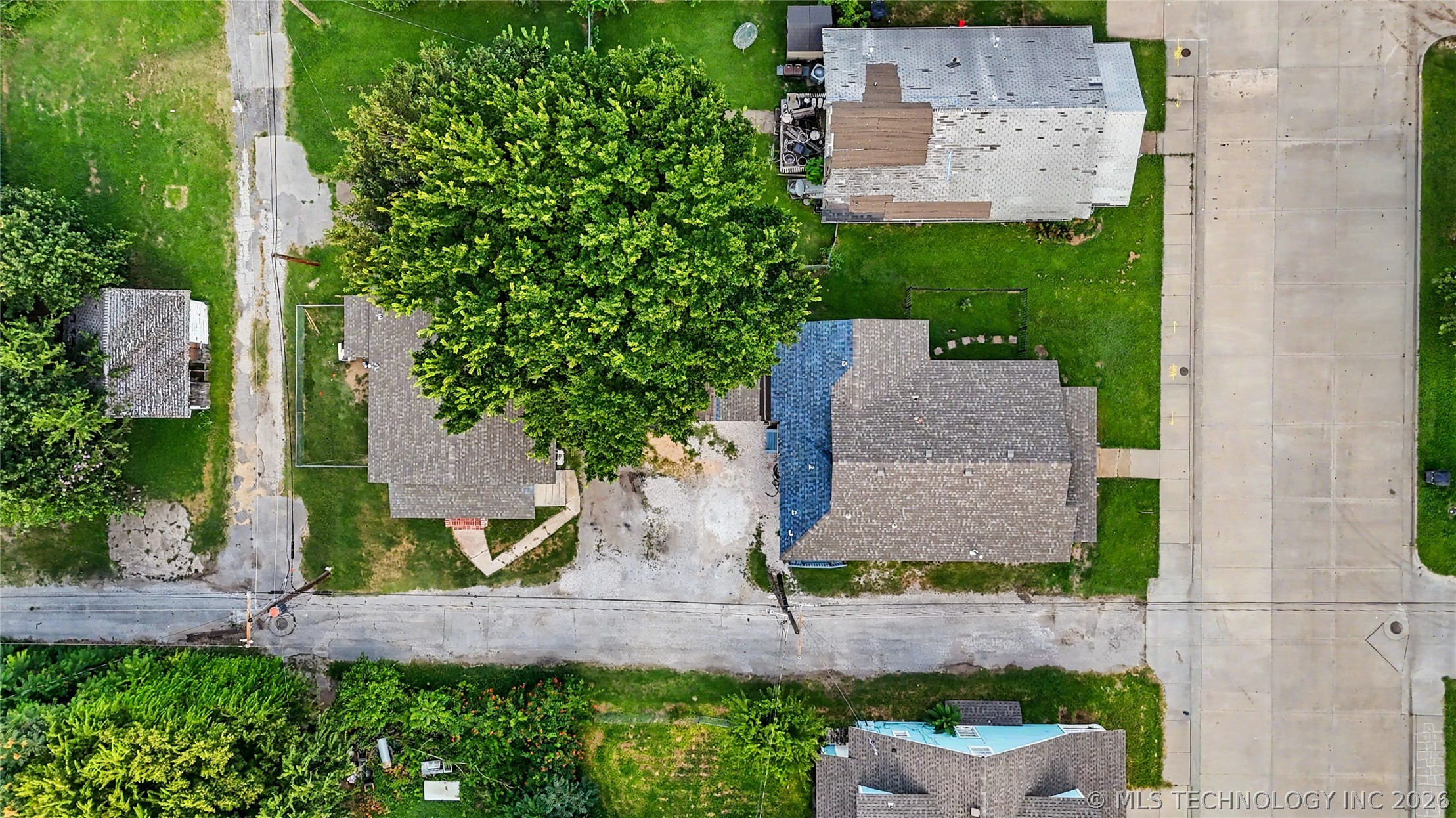 2015 E 2nd Street Property Photo 45
