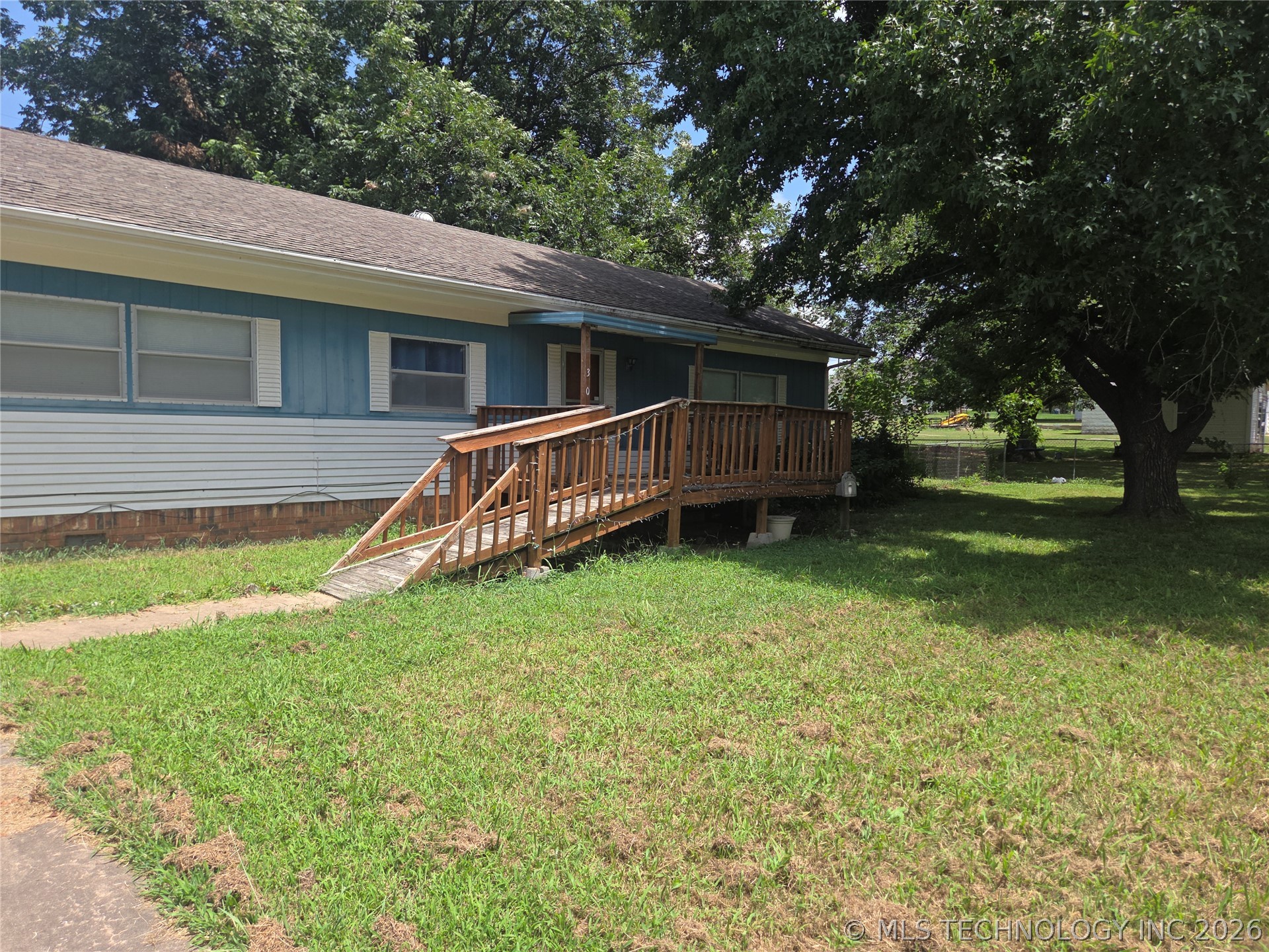 1310 E Cherry Property Photo 2