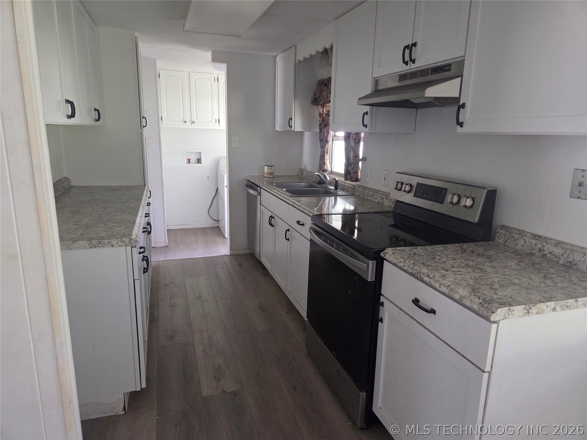 1310 E Cherry Property Photo 6