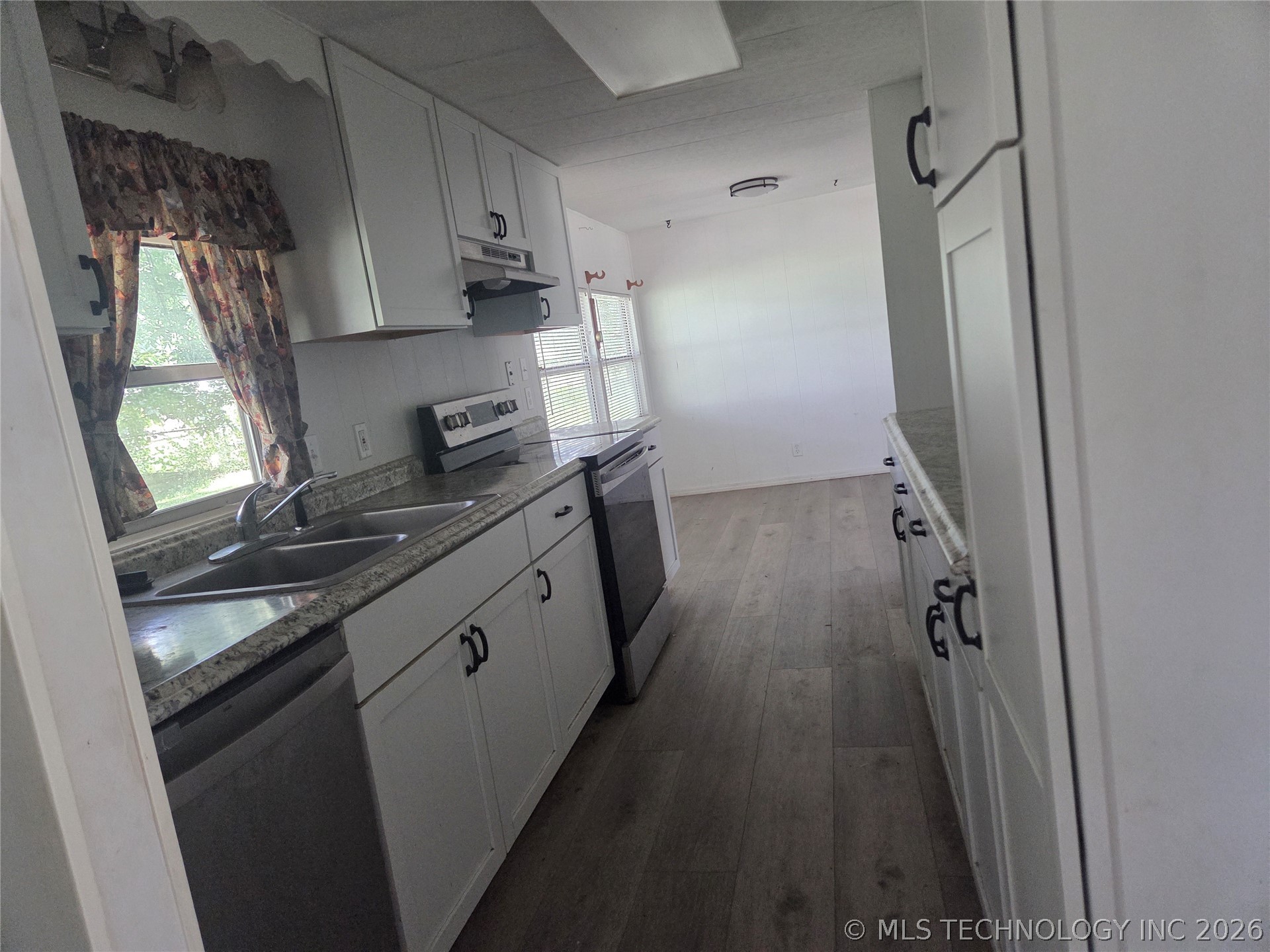 1310 E Cherry Property Photo 7
