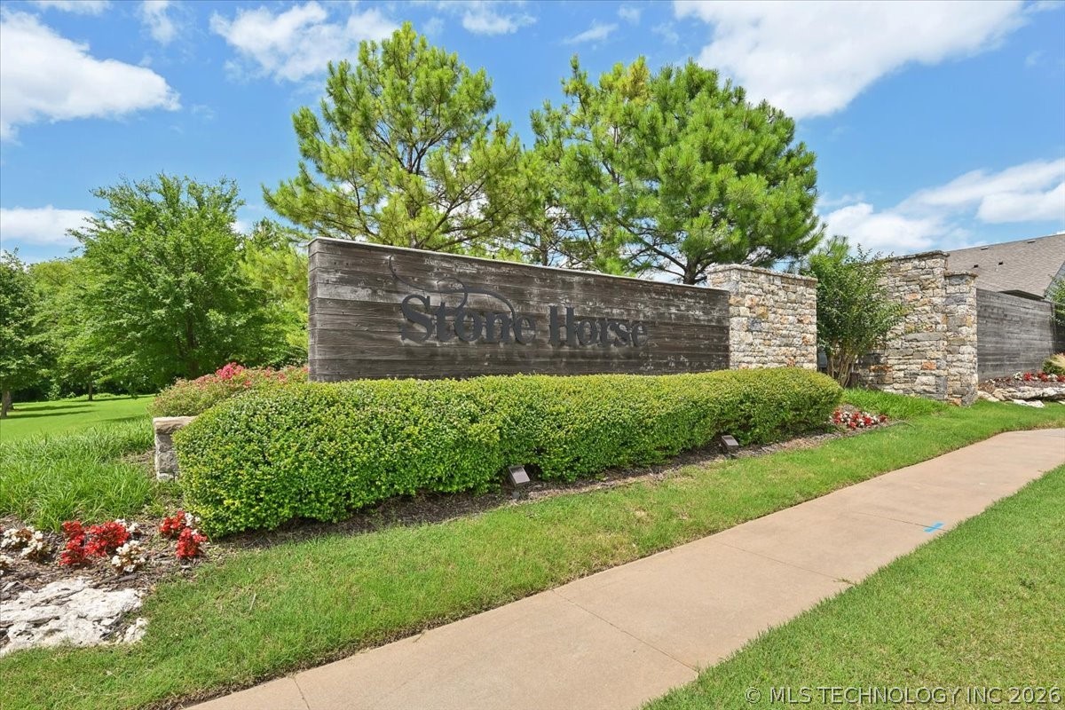 7315 S Laurel Place Property Photo 2