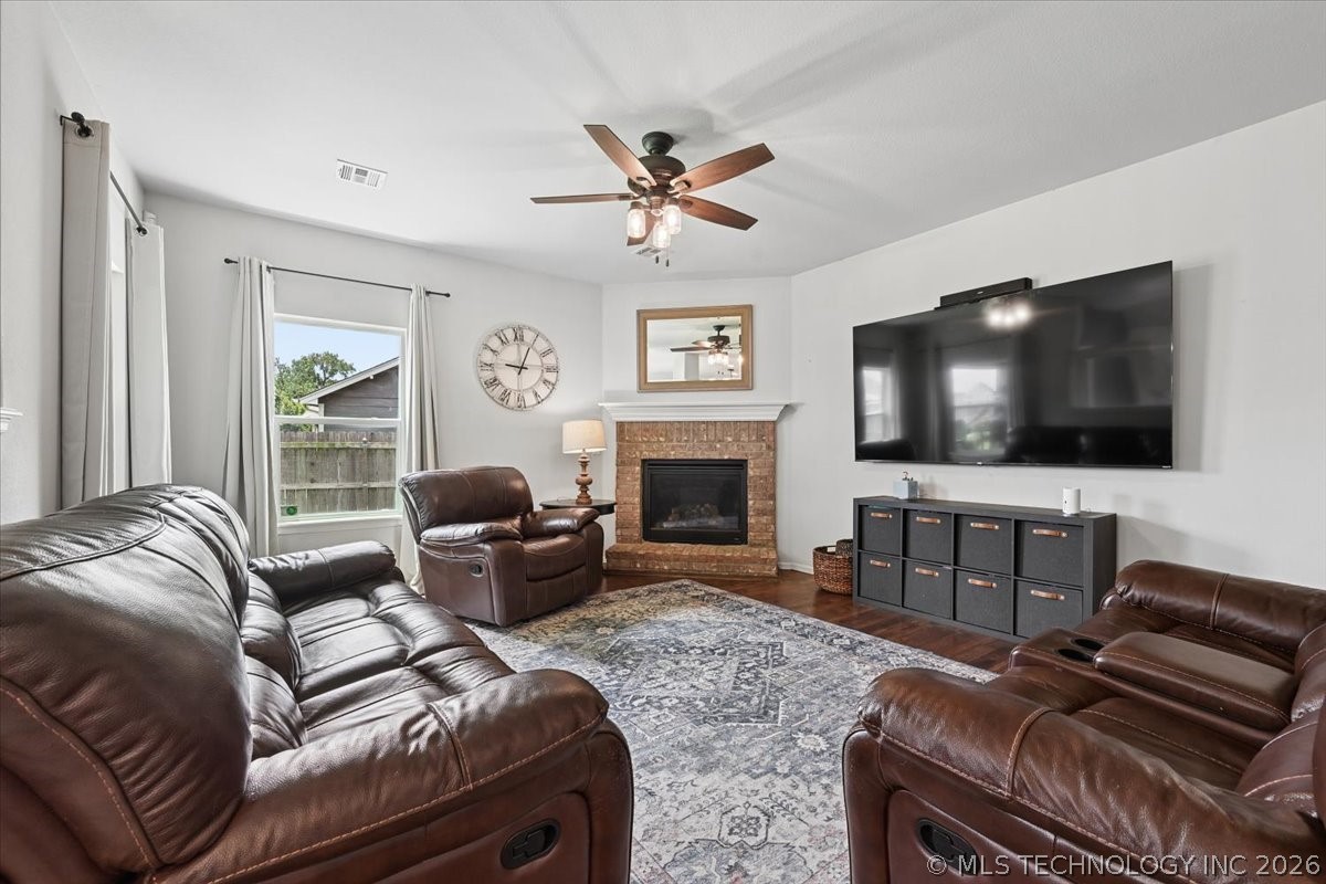 7315 S Laurel Place Property Photo 11