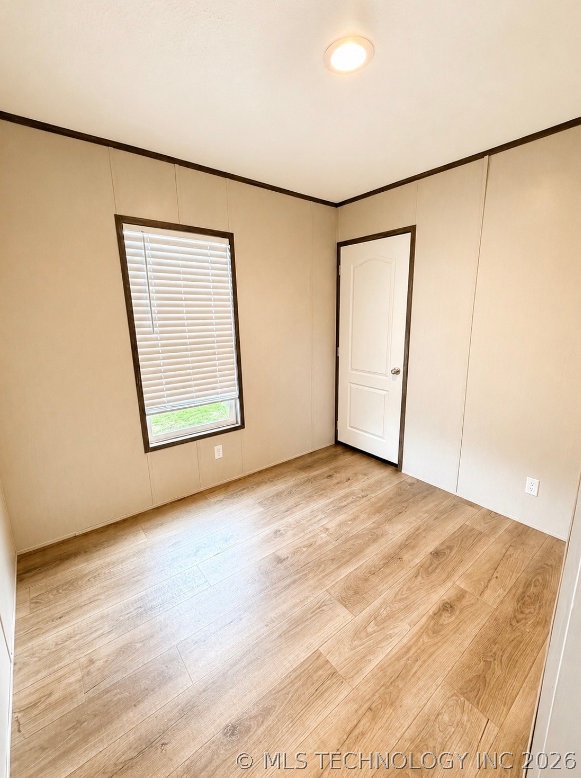 323 Swan Property Photo 6