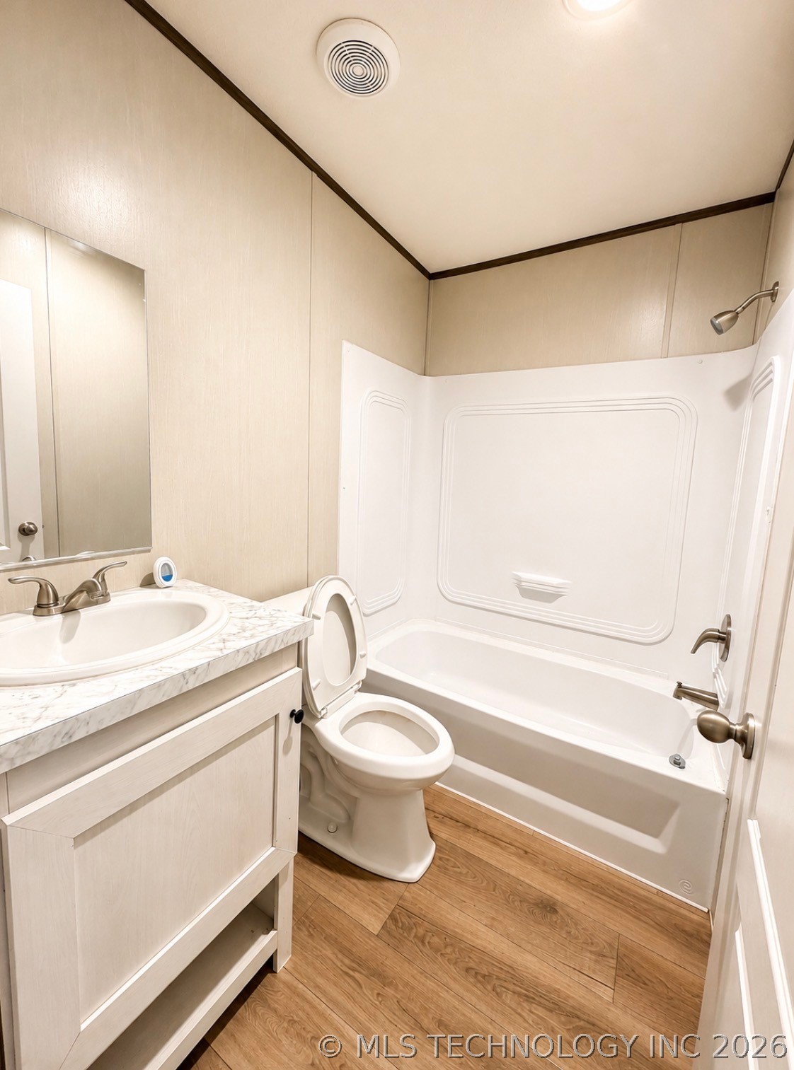 323 Swan Property Photo 7