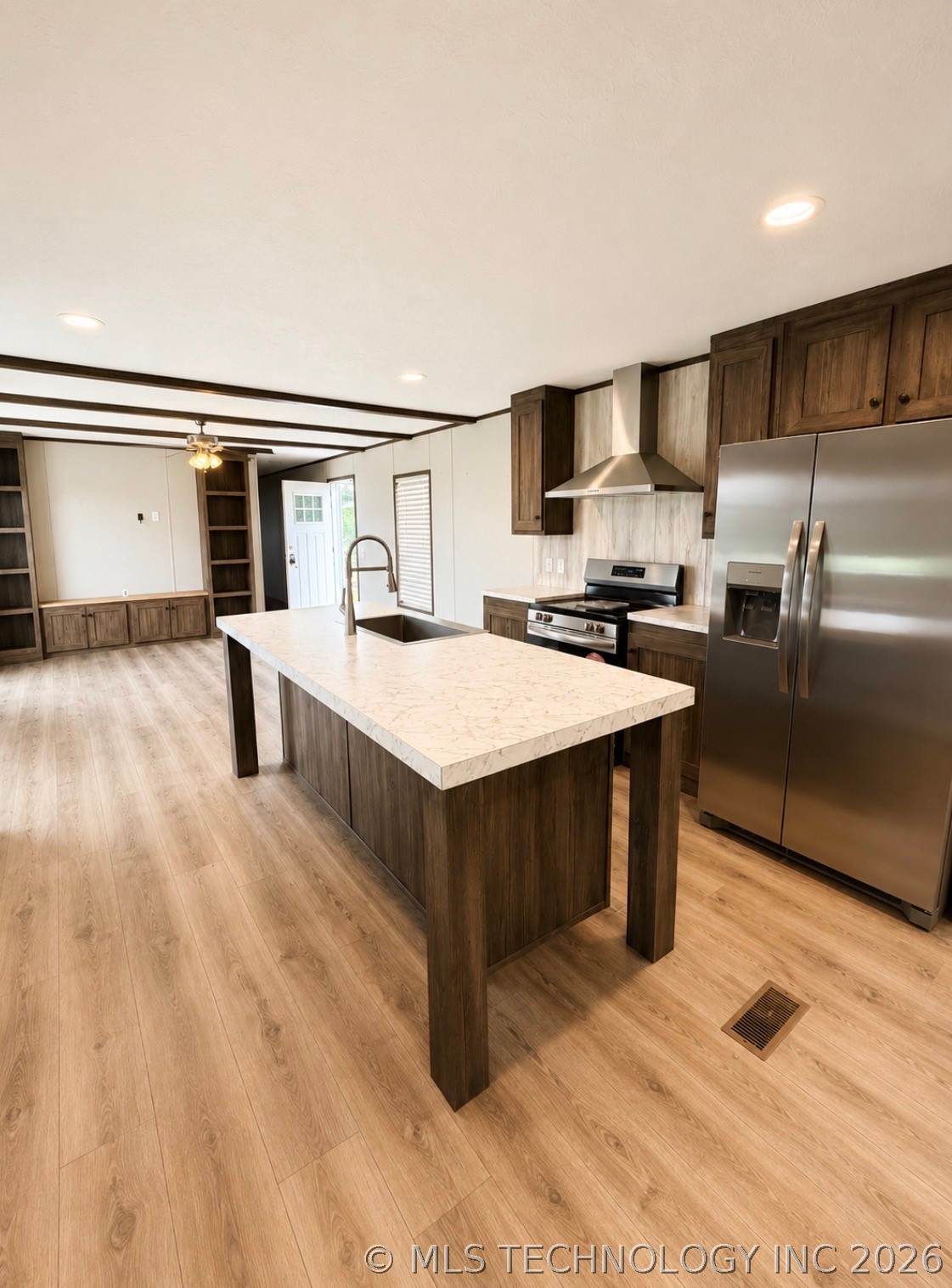 323 Swan Property Photo 9