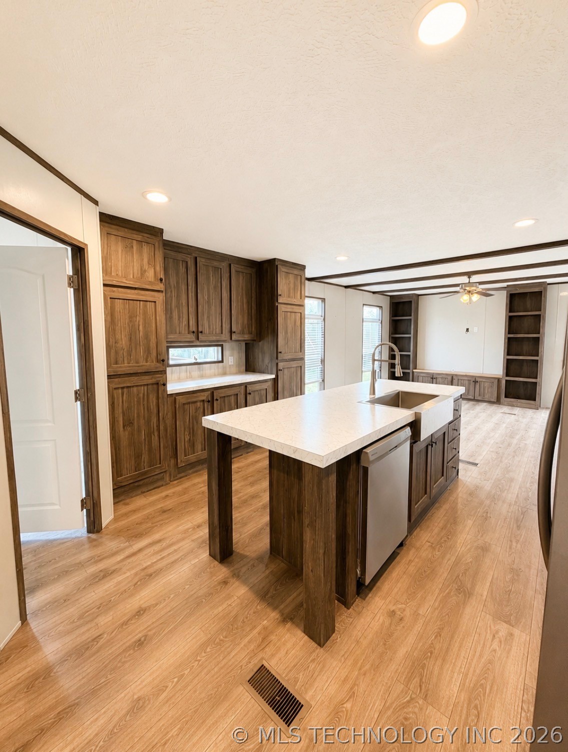 323 Swan Property Photo 10