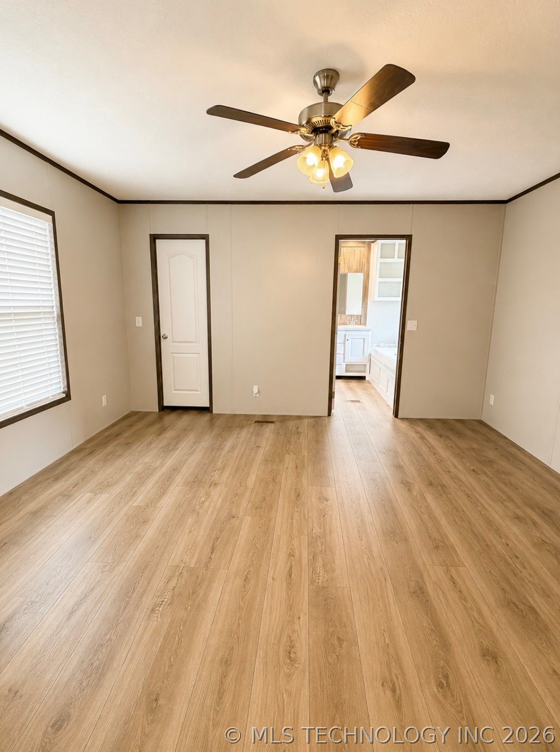 323 Swan Property Photo 12