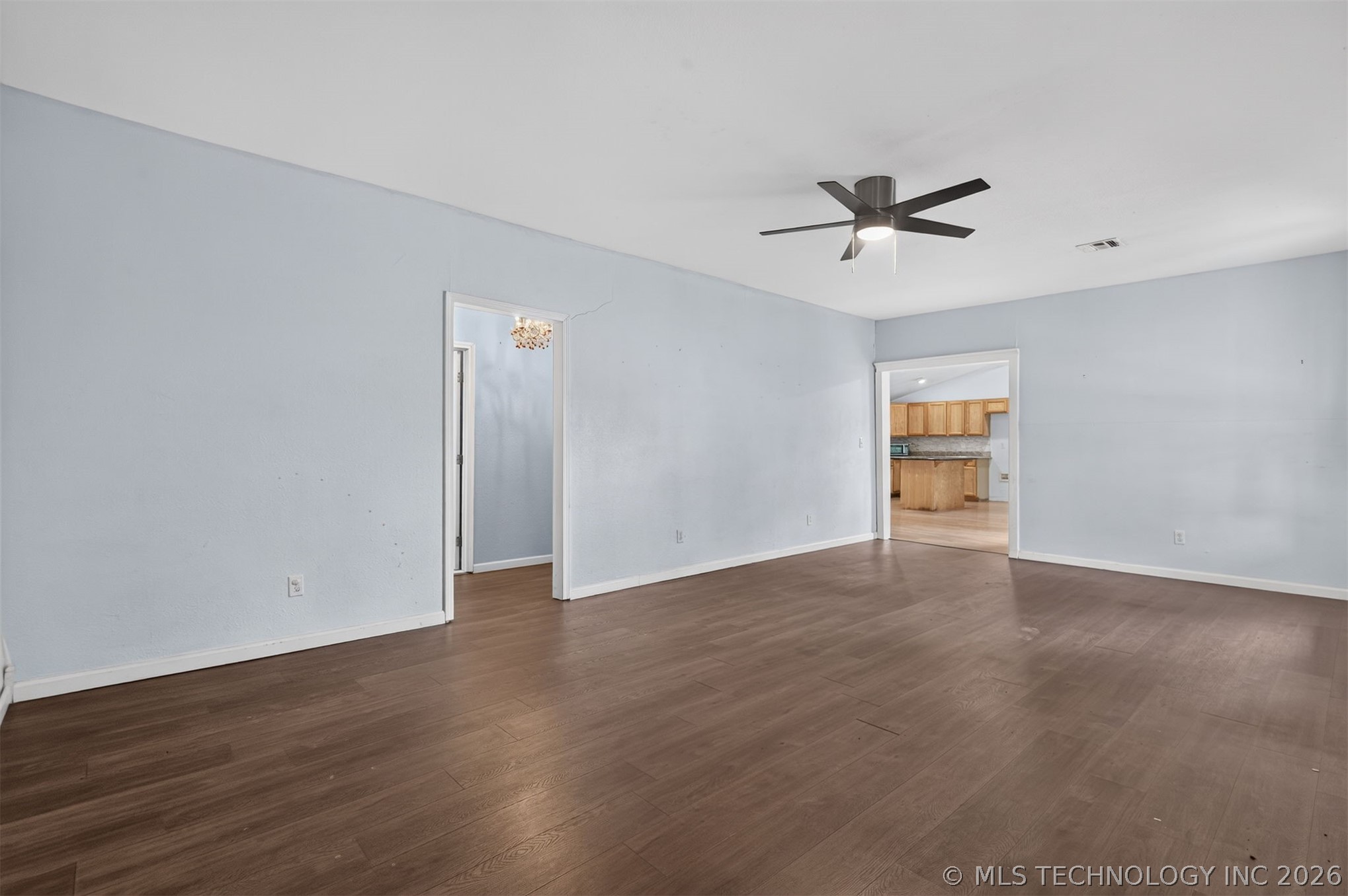 319 W Bryan Avenue Property Photo 8