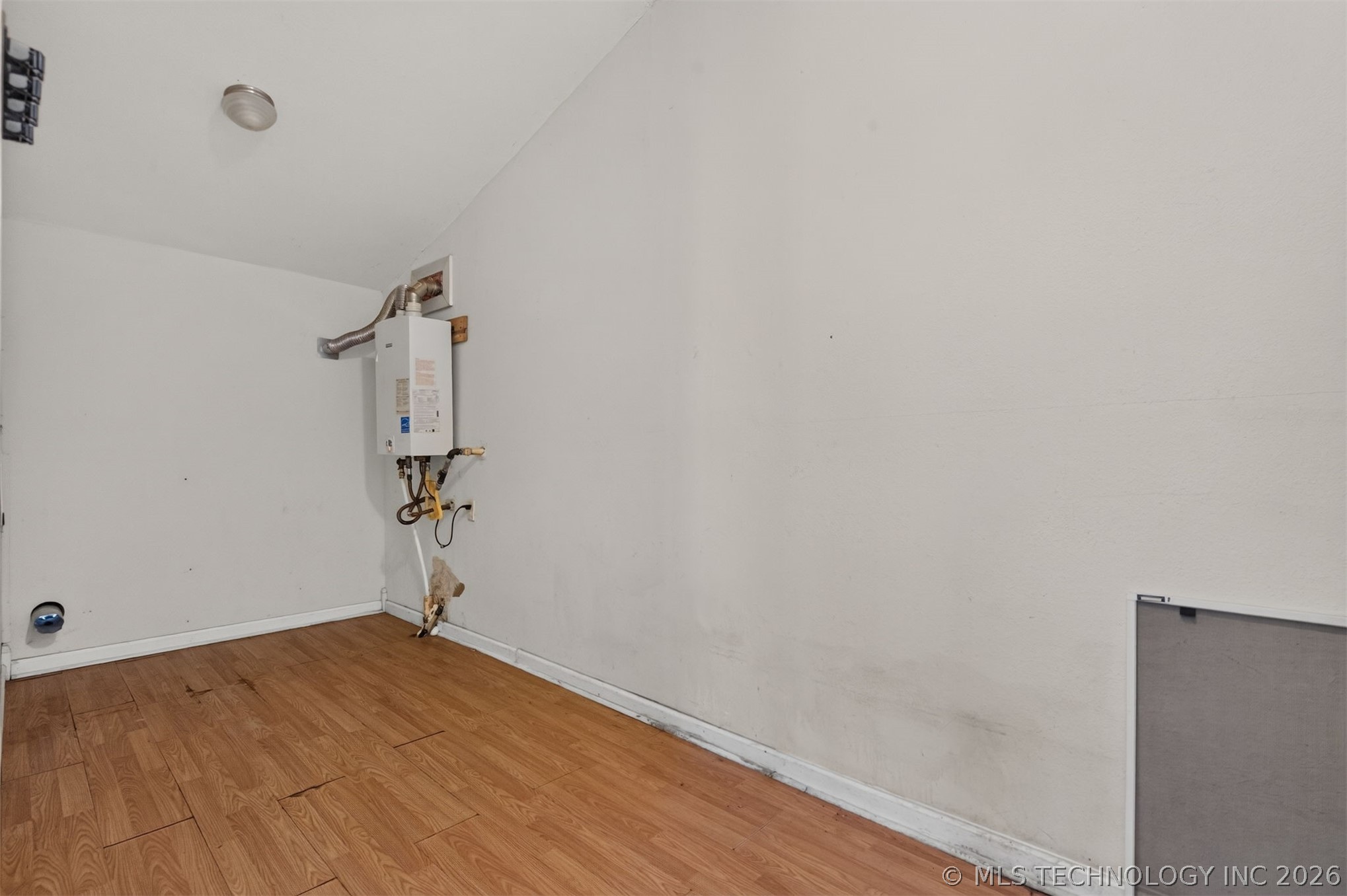 319 W Bryan Avenue Property Photo 33
