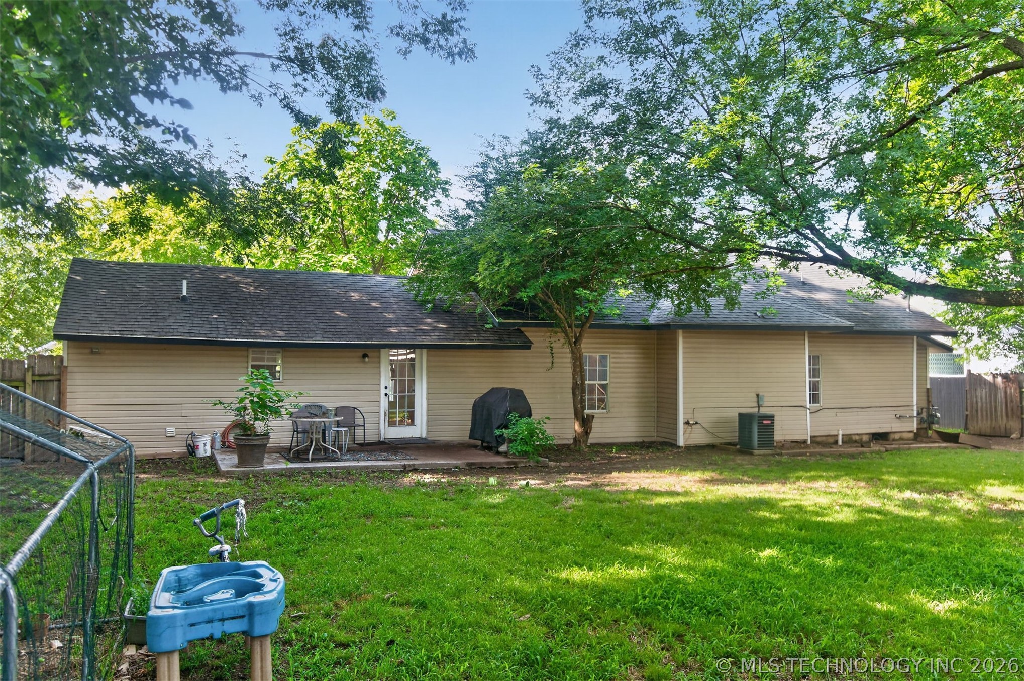 319 W Bryan Avenue Property Photo 38