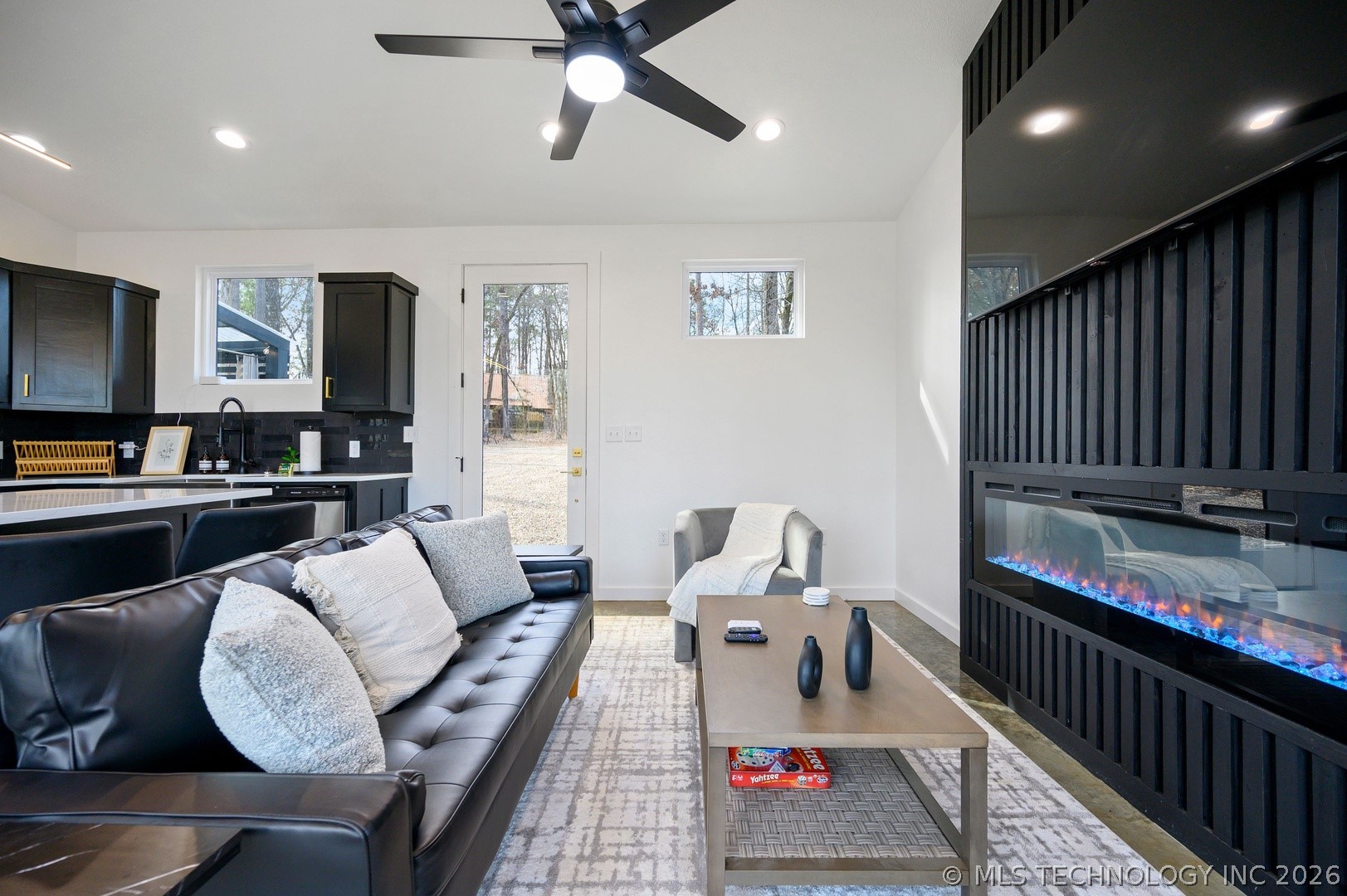 42 Happy Place Property Photo 4