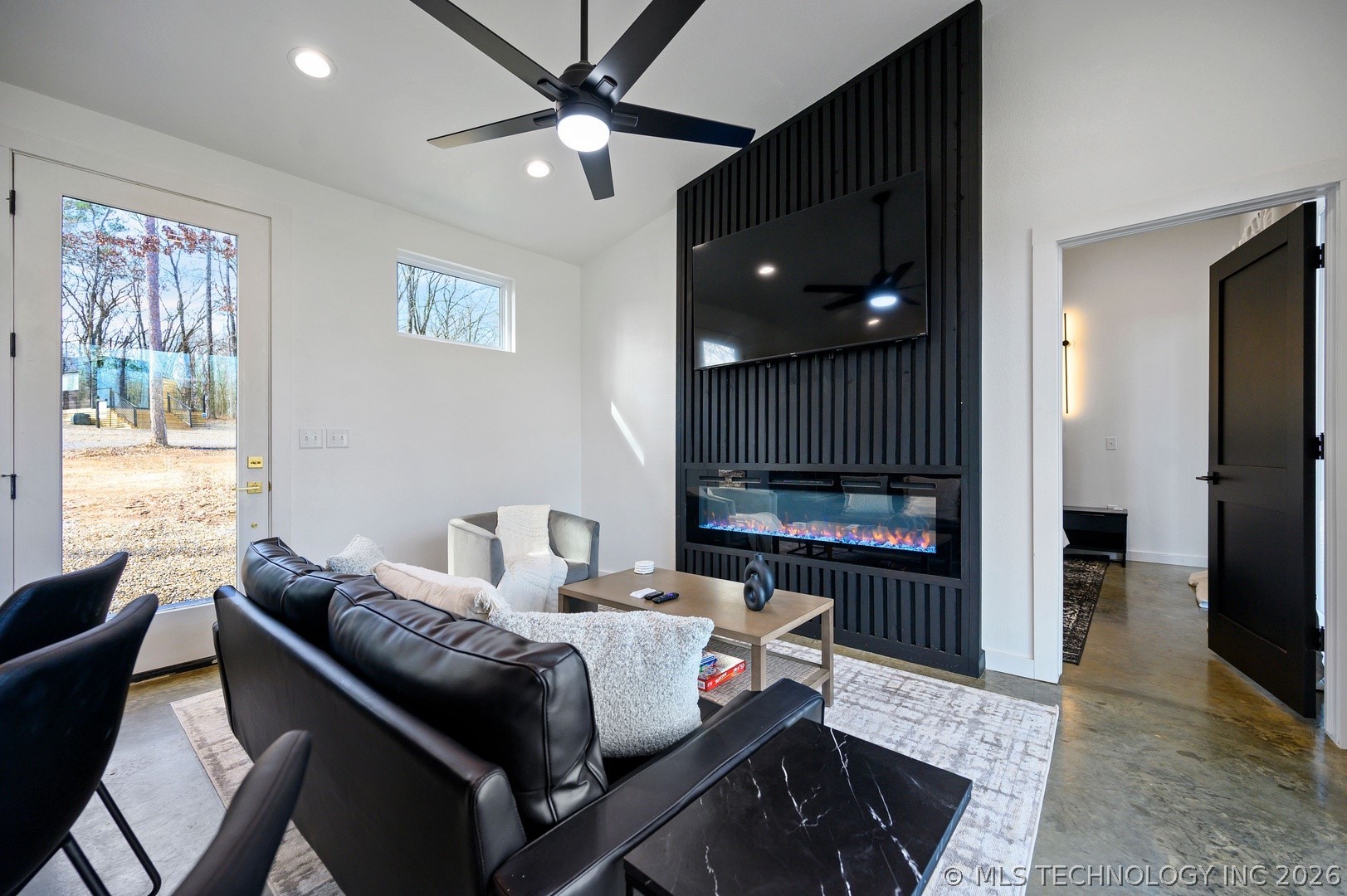 42 Happy Place Property Photo 5