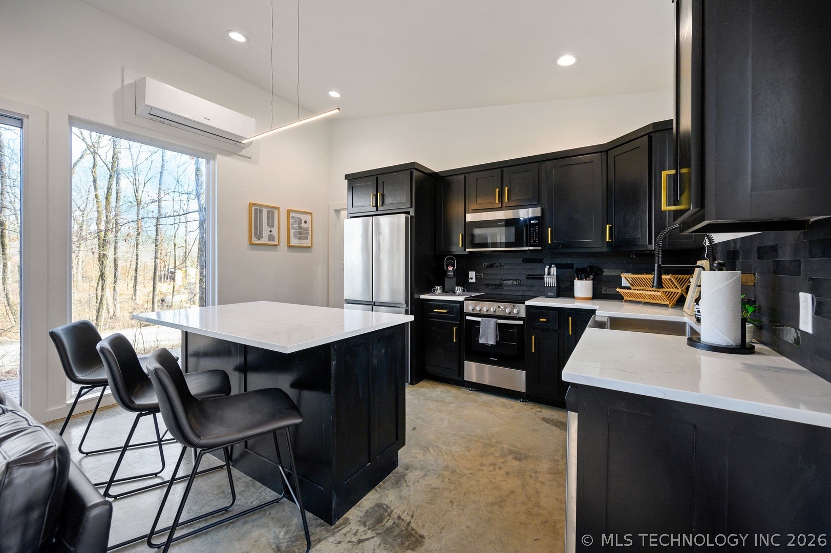 42 Happy Place Property Photo 10