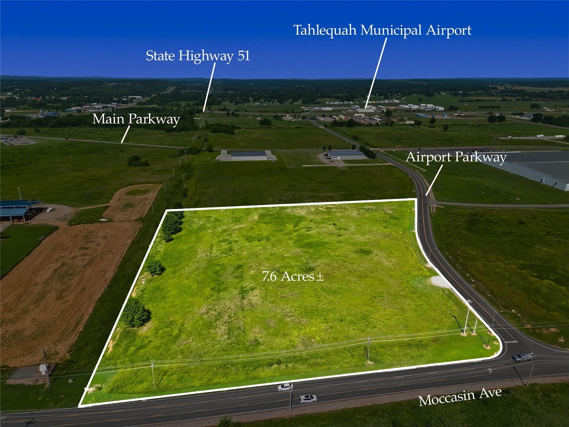 900 Airport Parkway Property Photo 2