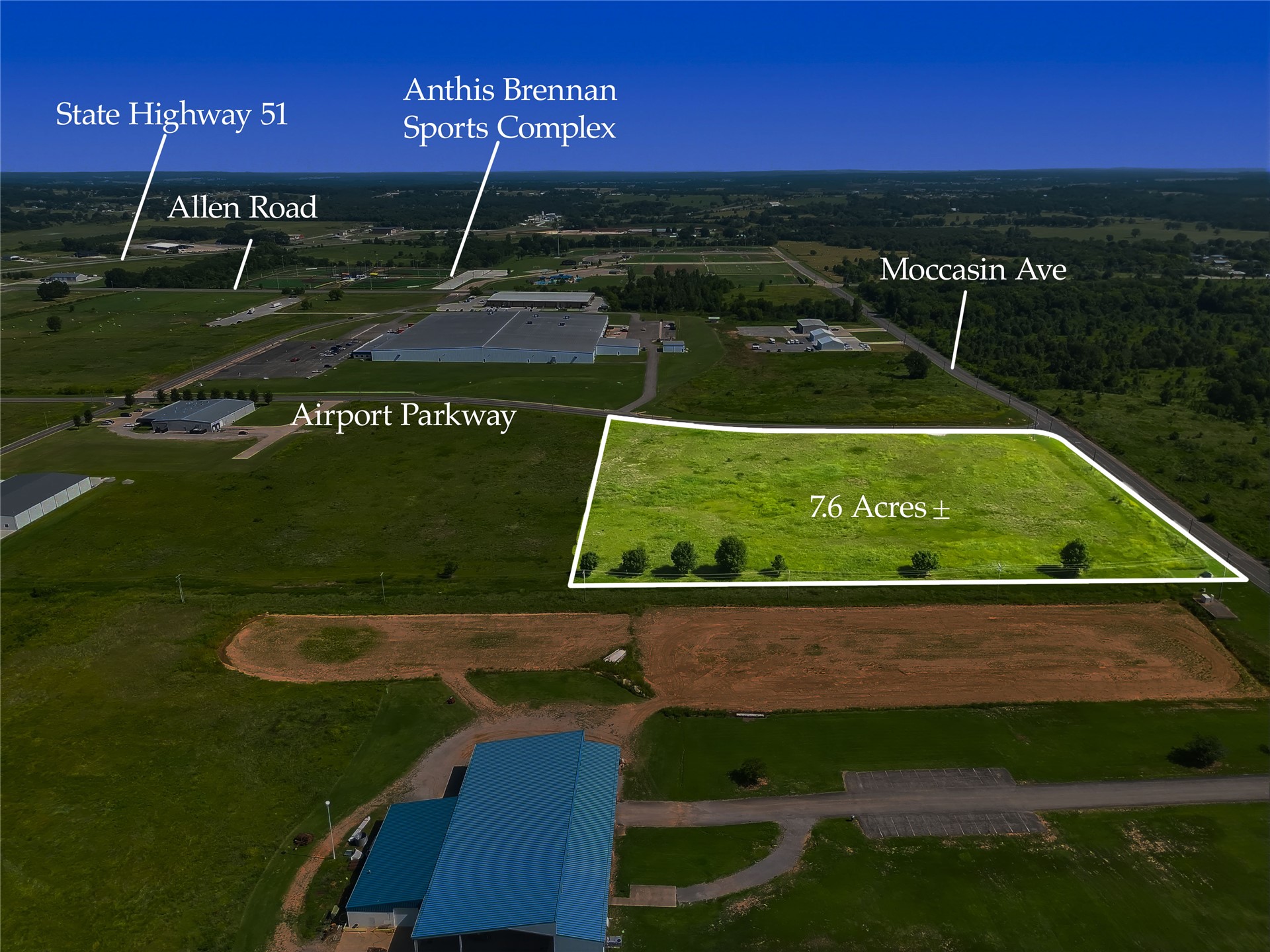 900 Airport Parkway Property Photo 4