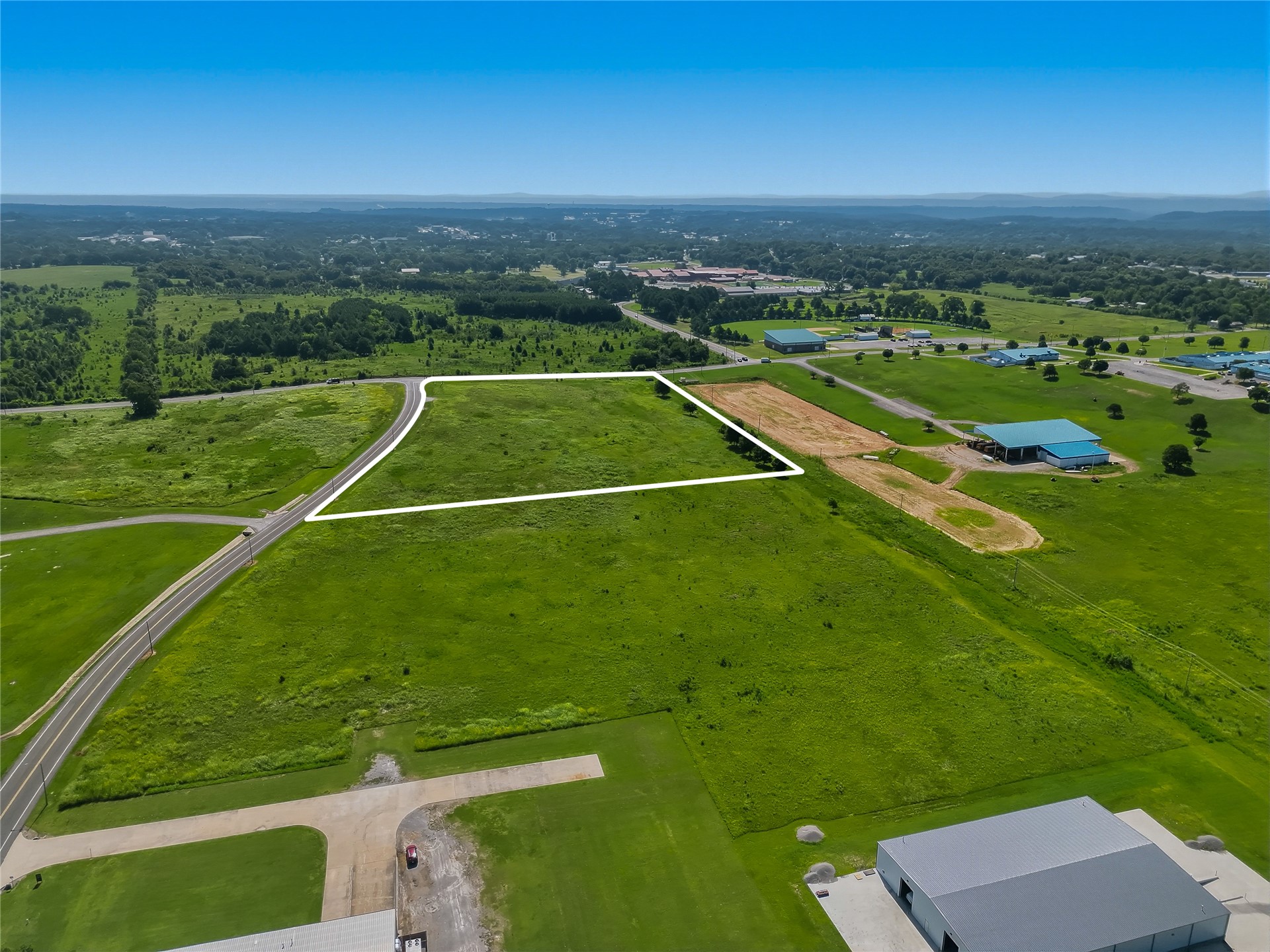 900 Airport Parkway Property Photo 5