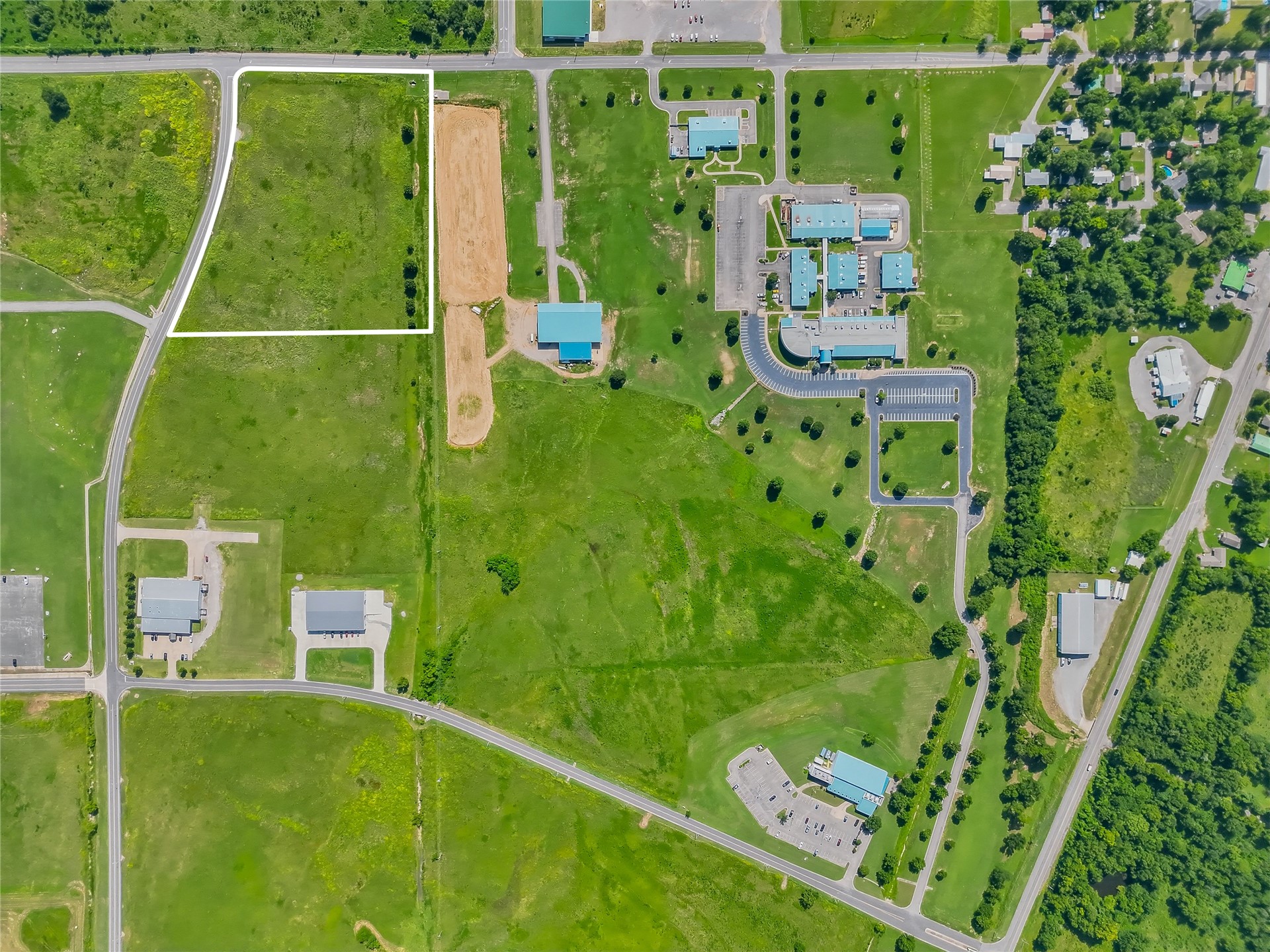 900 Airport Parkway Property Photo 7