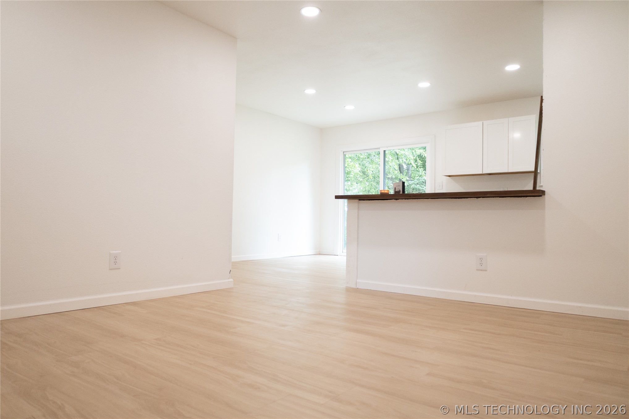 909 W El Paso Place Property Photo 5