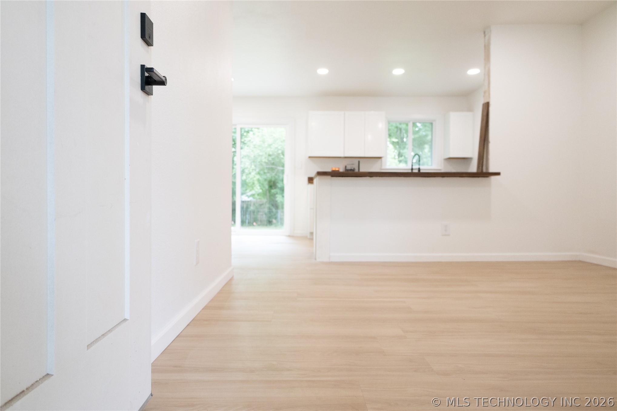 909 W El Paso Place Property Photo 6