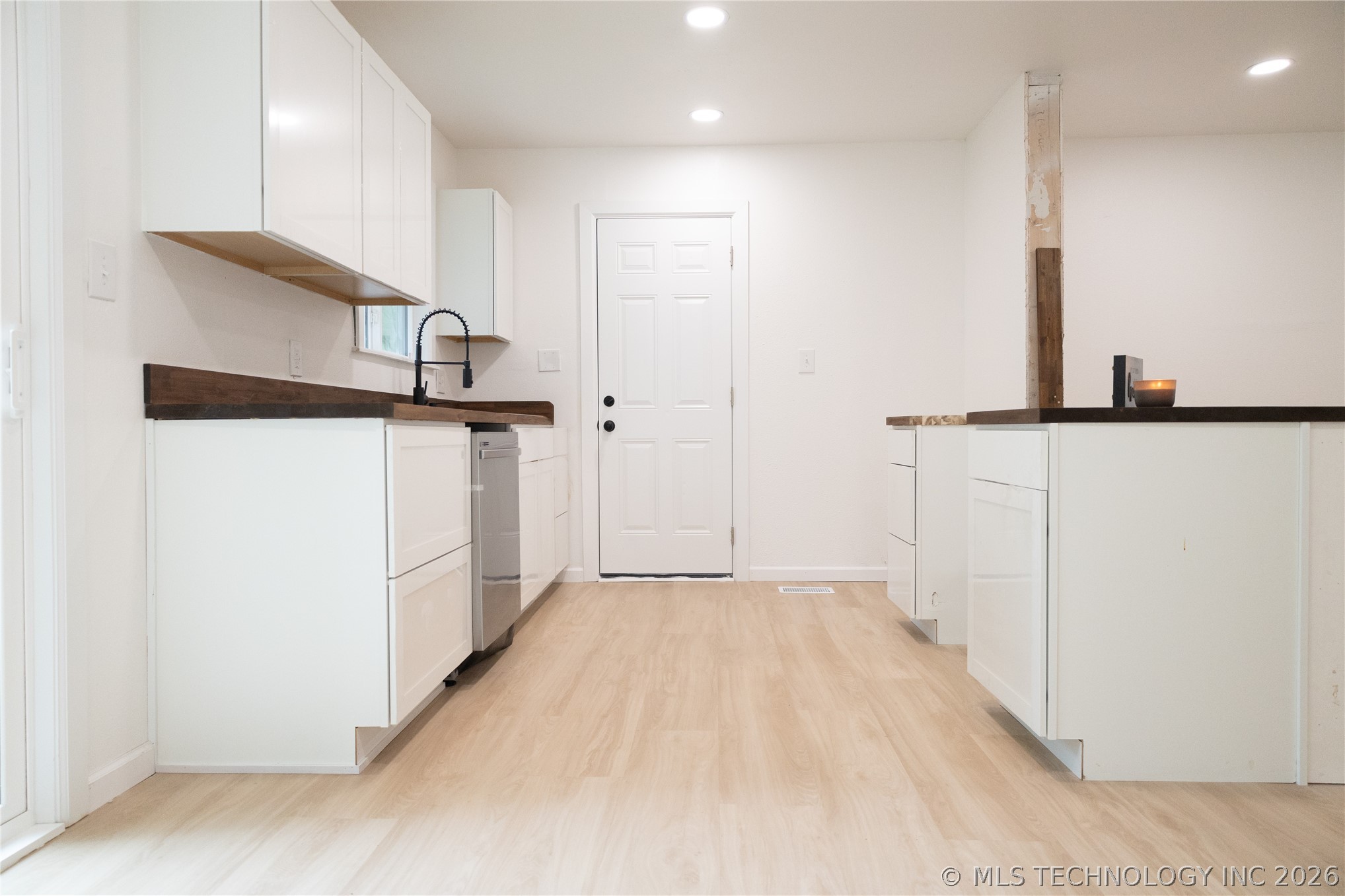 909 W El Paso Place Property Photo 7