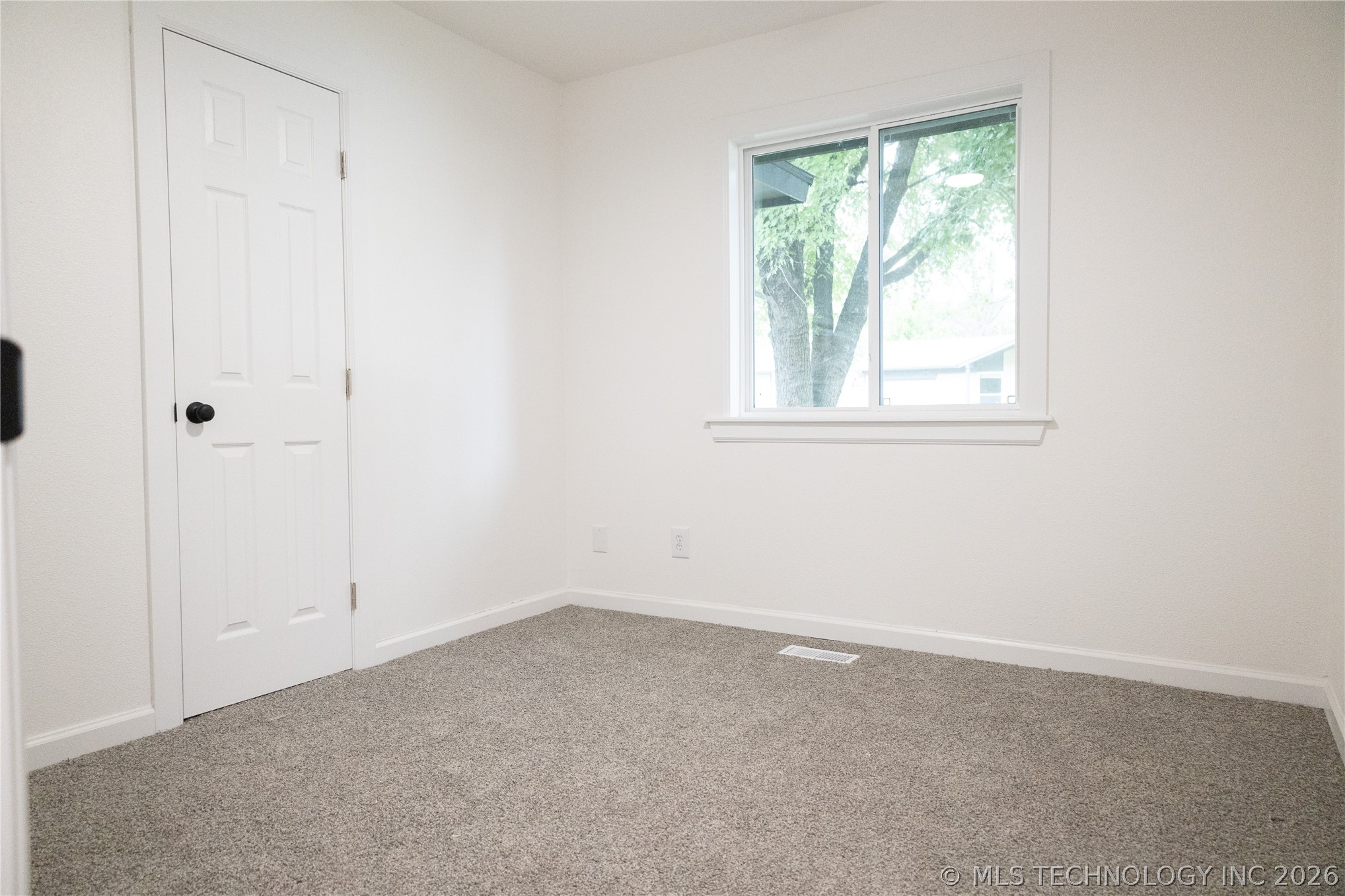 909 W El Paso Place Property Photo 11